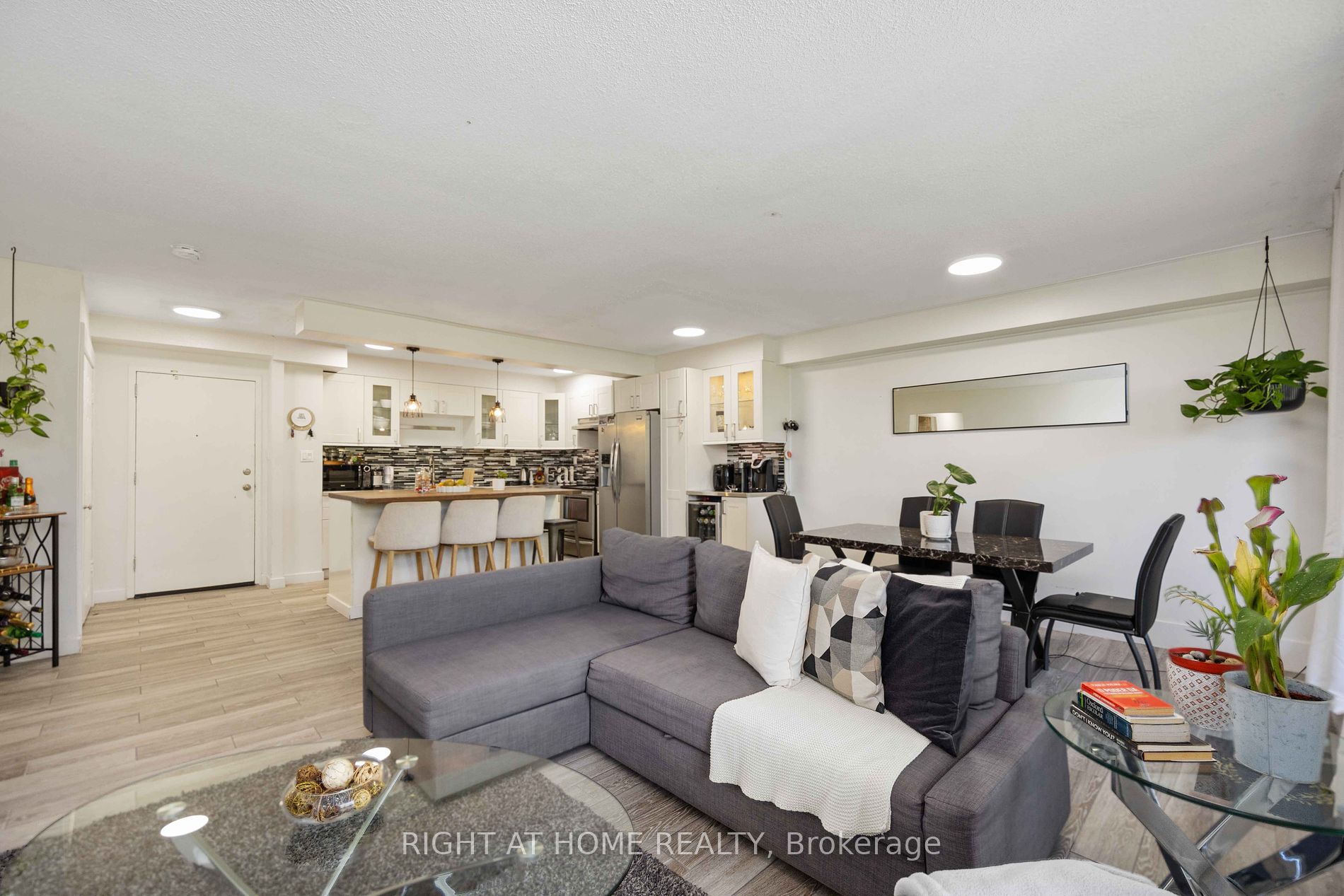 15 London Green Crt, #509