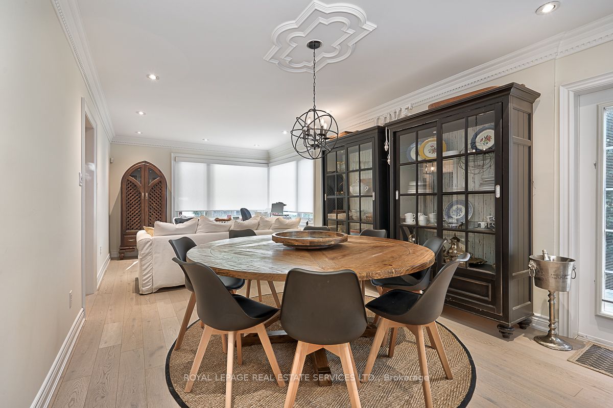 38 John St S