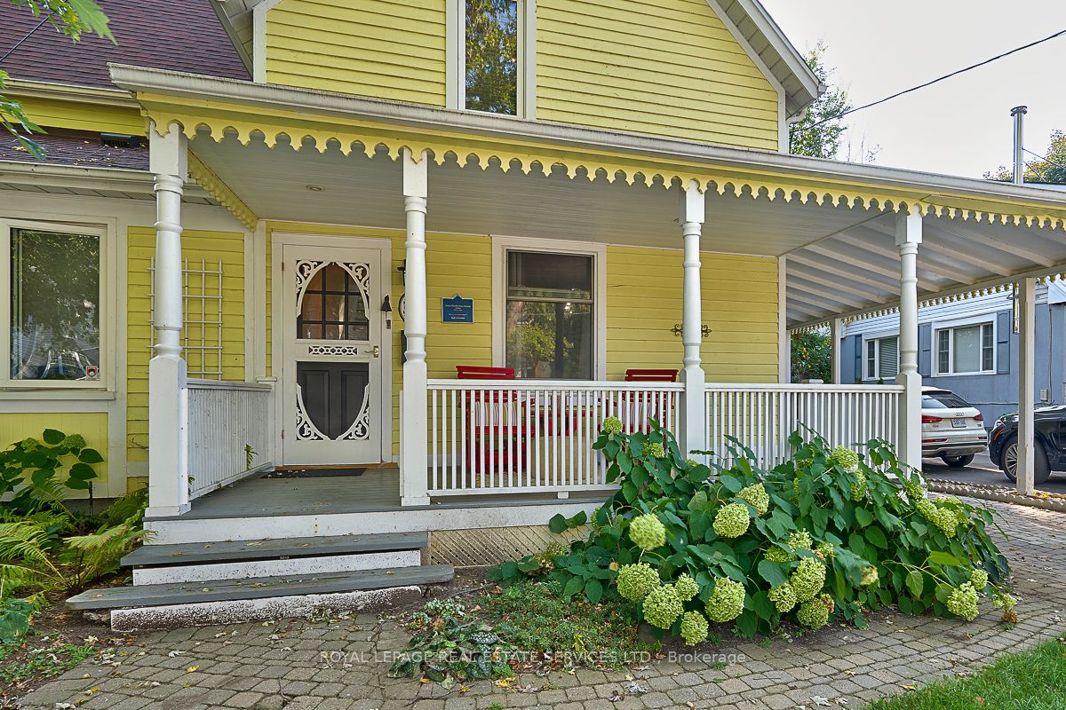 38 John St S