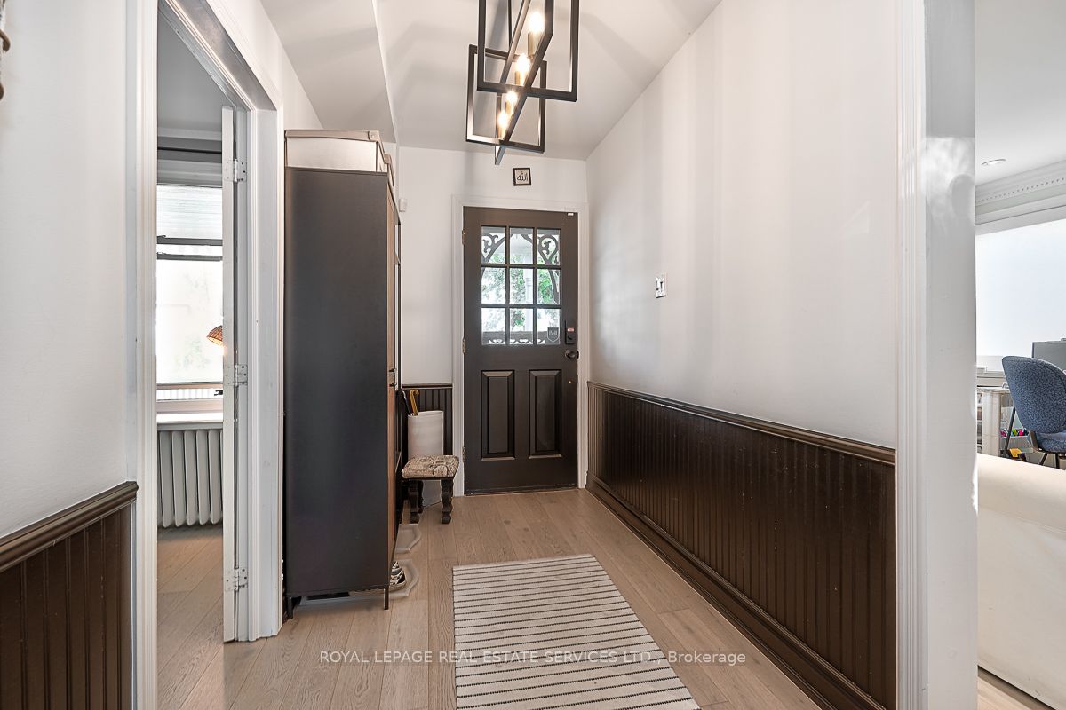 38 John St S