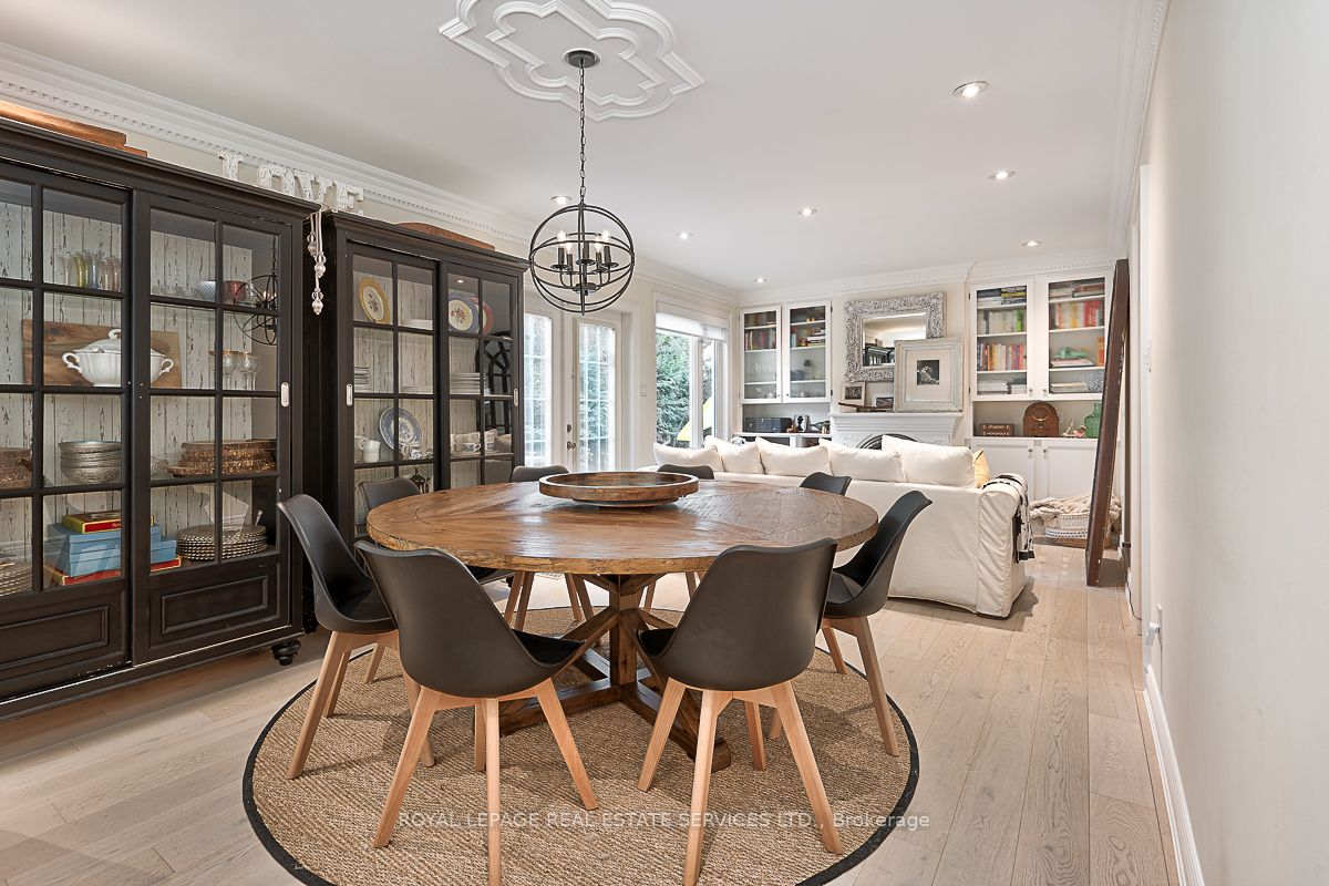 38 John St S