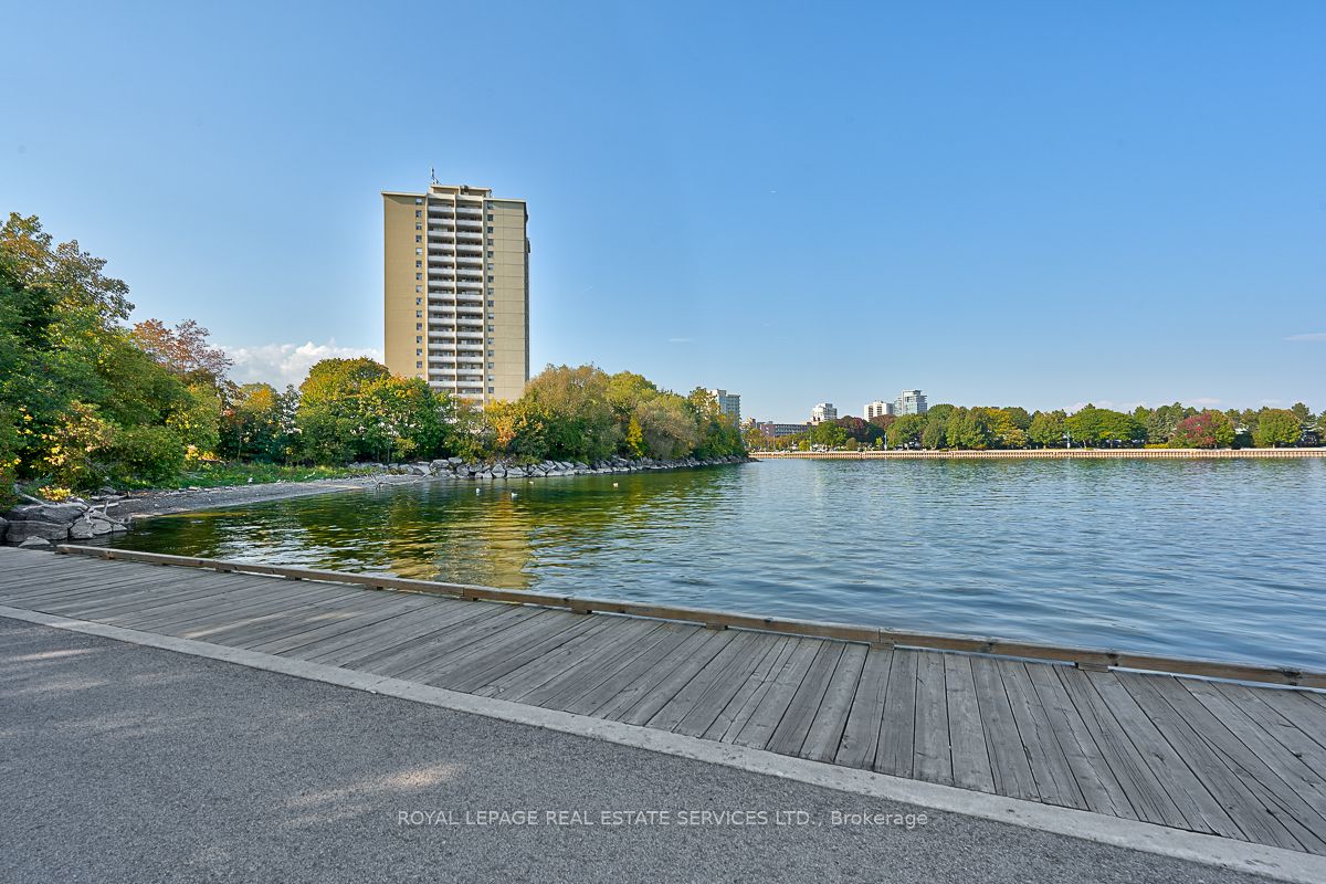 38 John St S