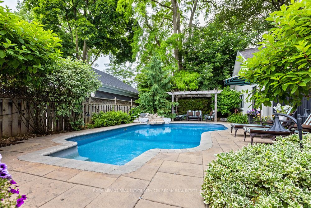 323 Maple Ave