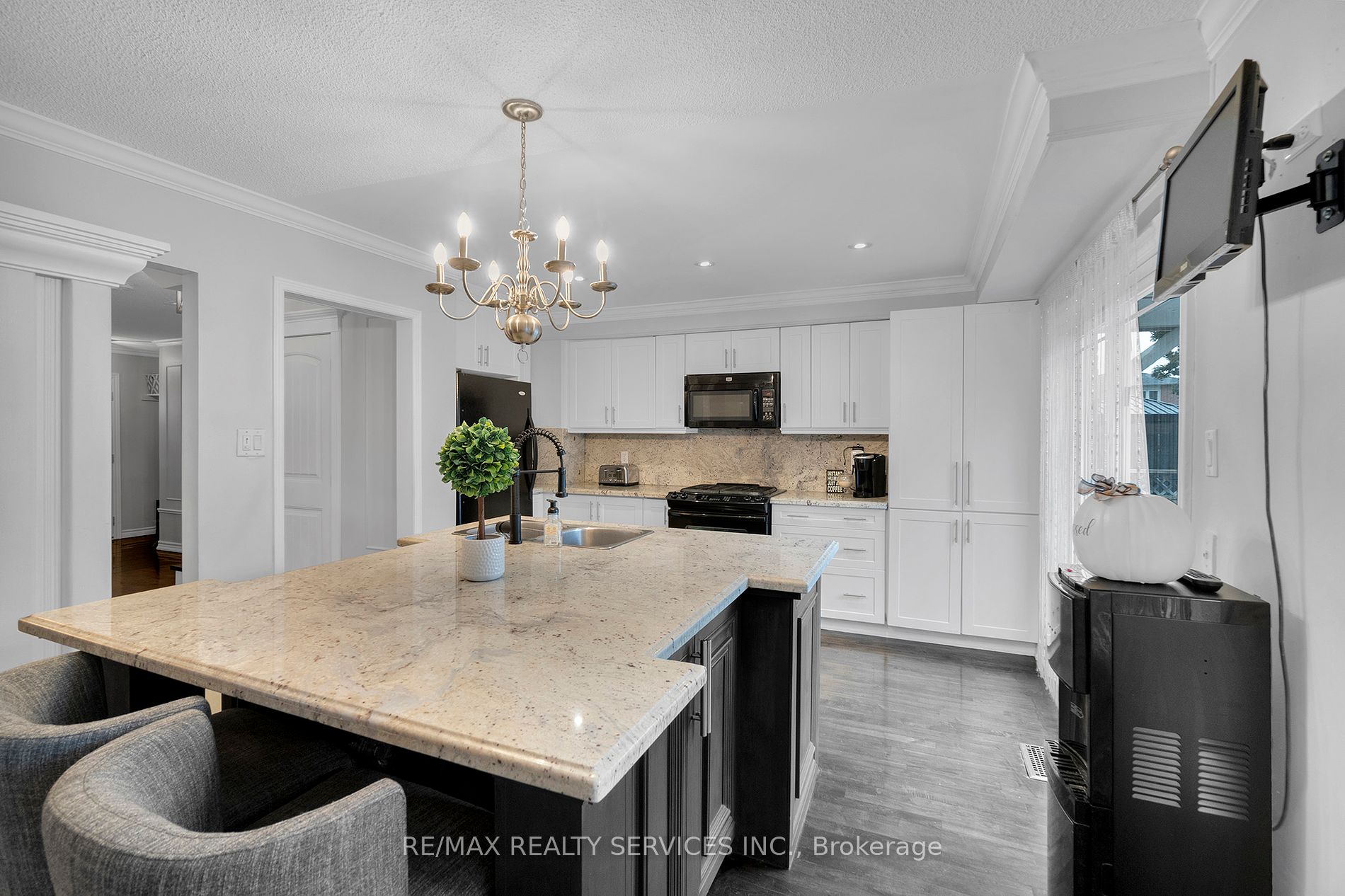12 Crandall Crt