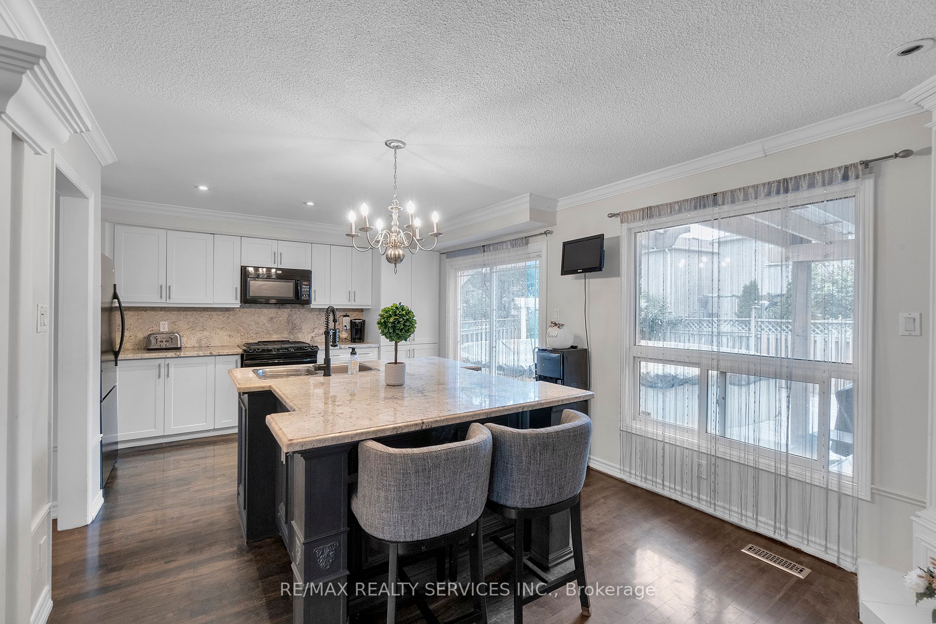12 Crandall Crt