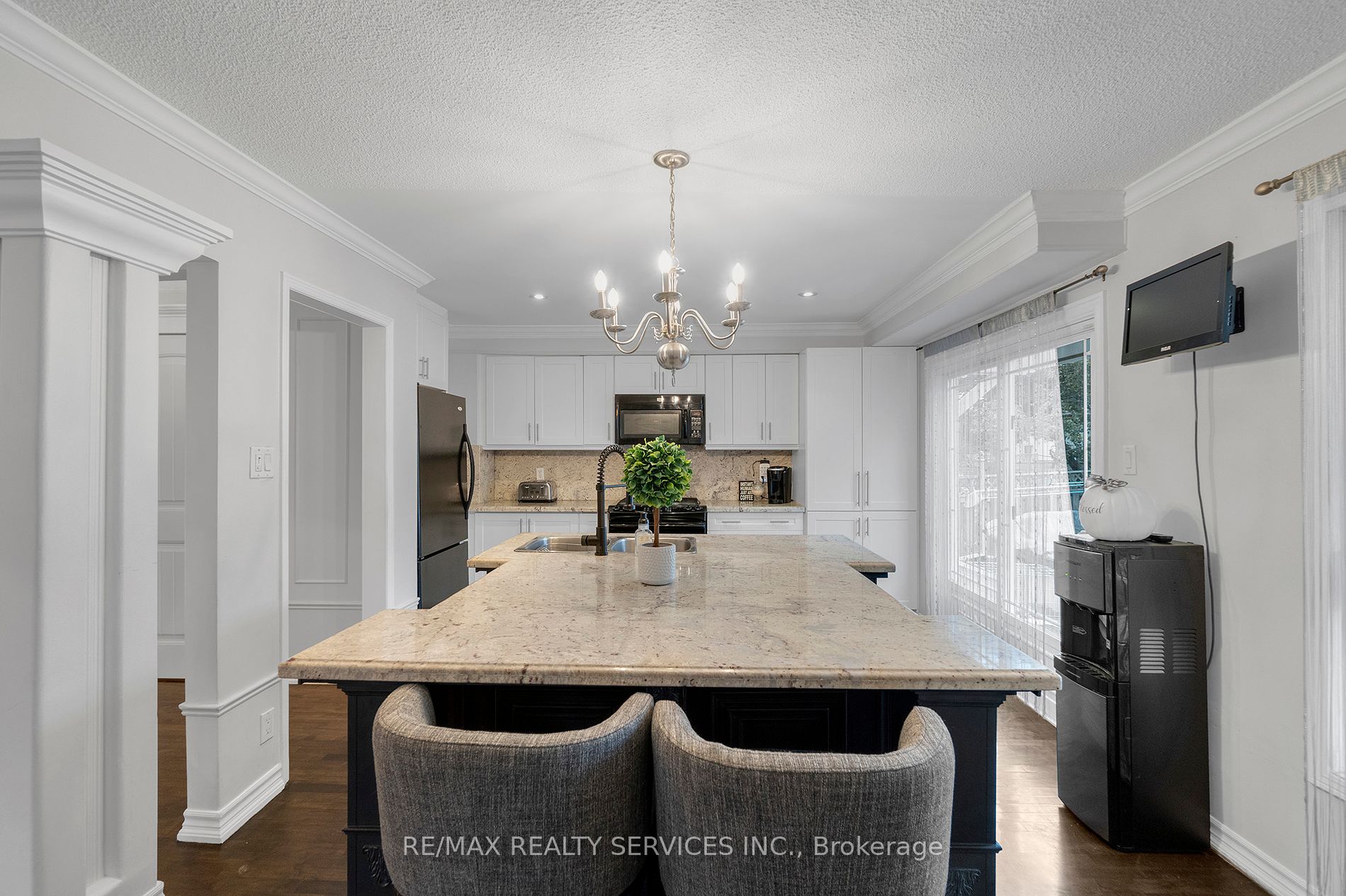12 Crandall Crt