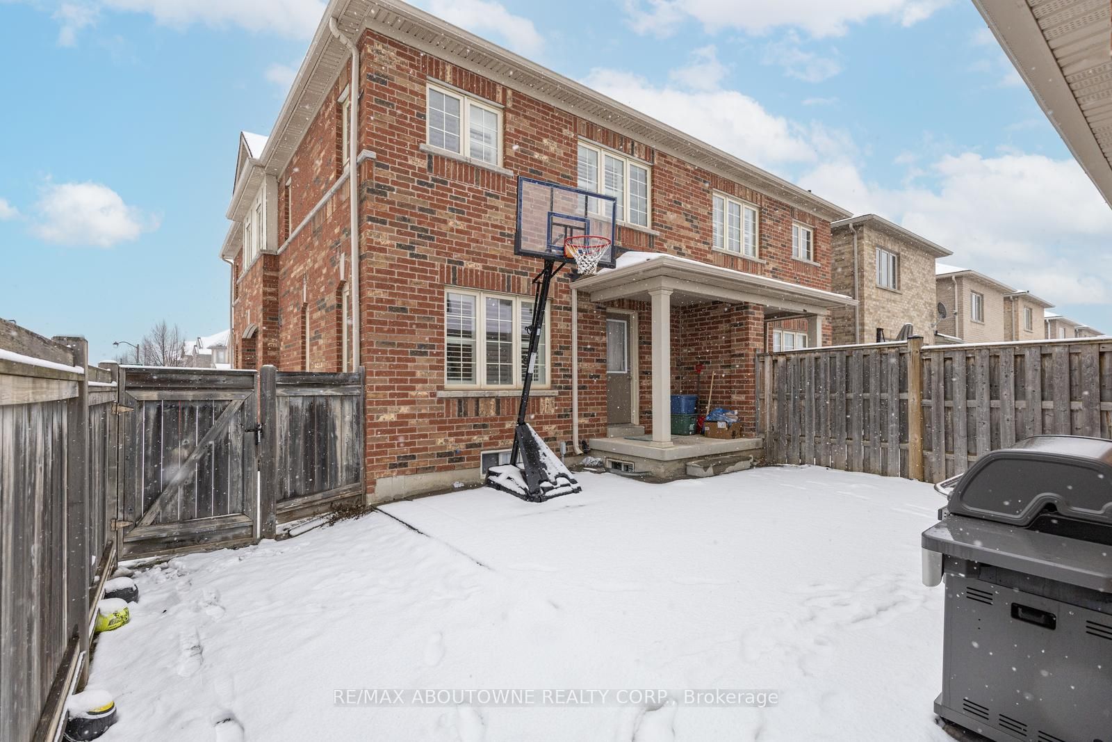 3216 Robert Brown Boulevard