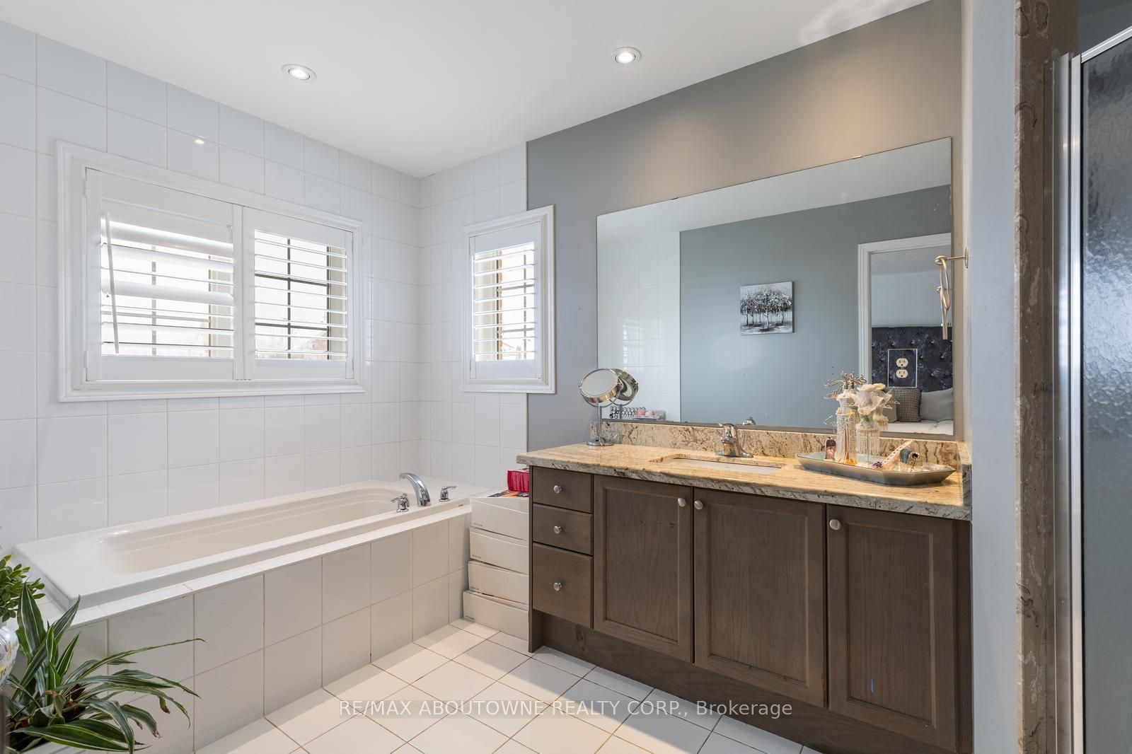 3216 Robert Brown Boulevard