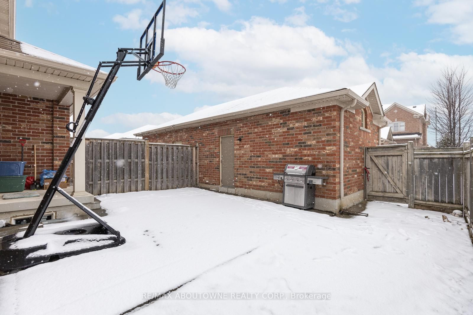 3216 Robert Brown Boulevard
