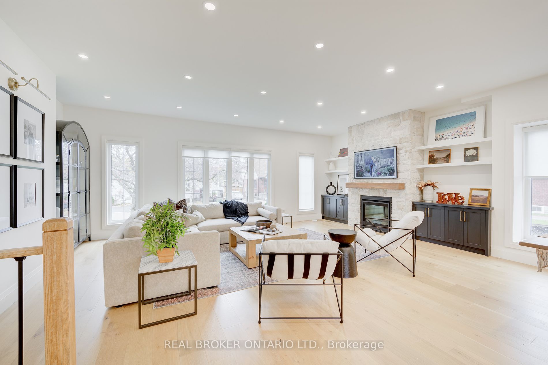 488 Holtby Ave