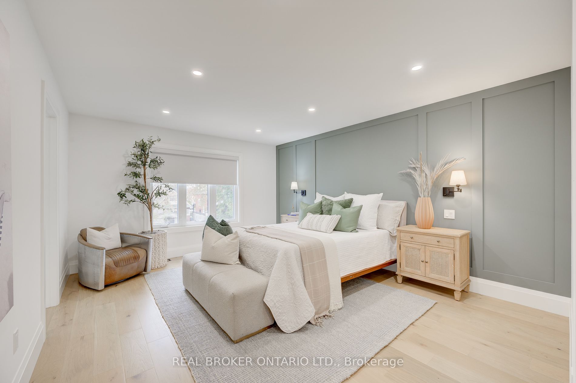 488 Holtby Ave