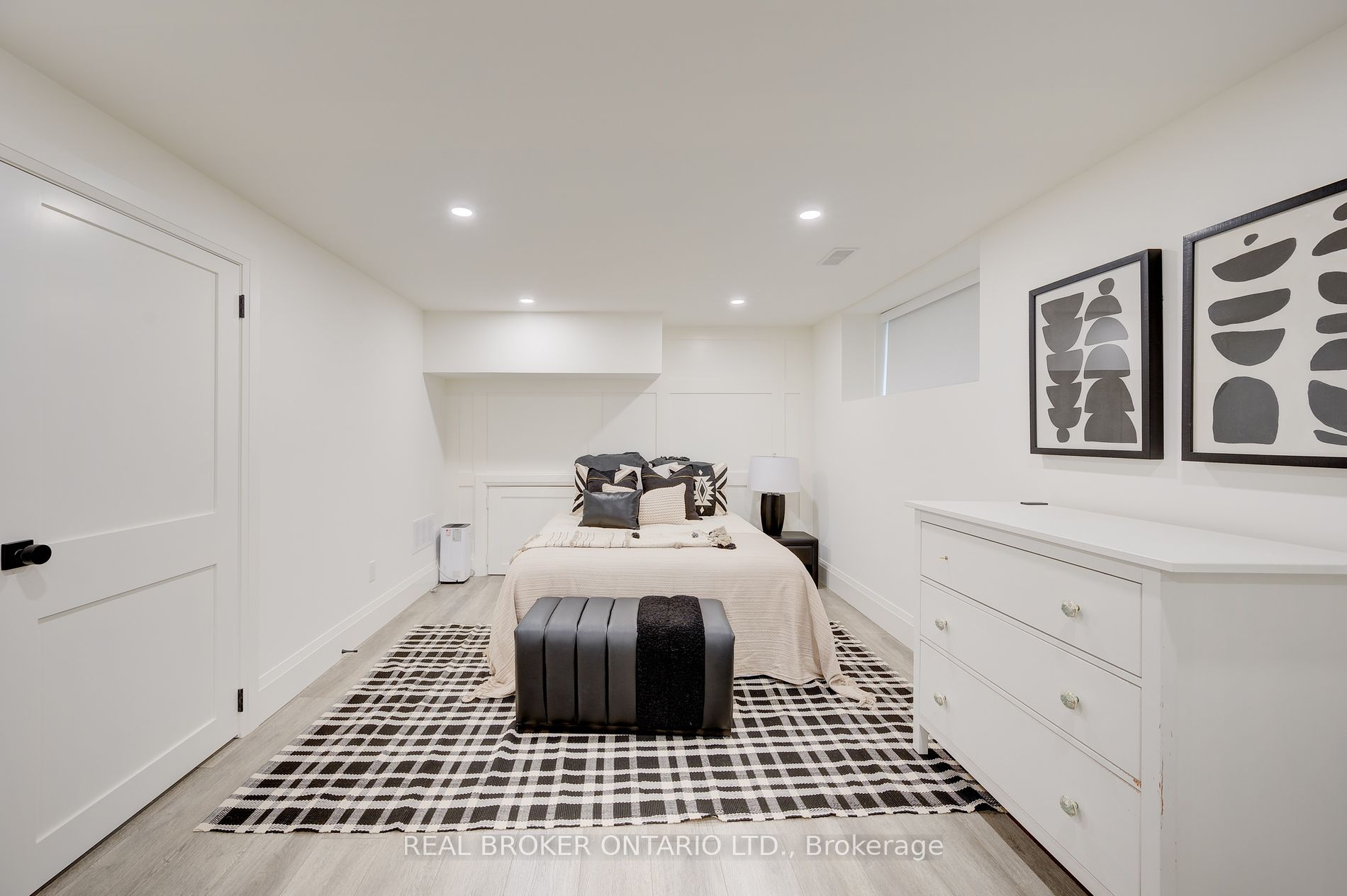 488 Holtby Ave