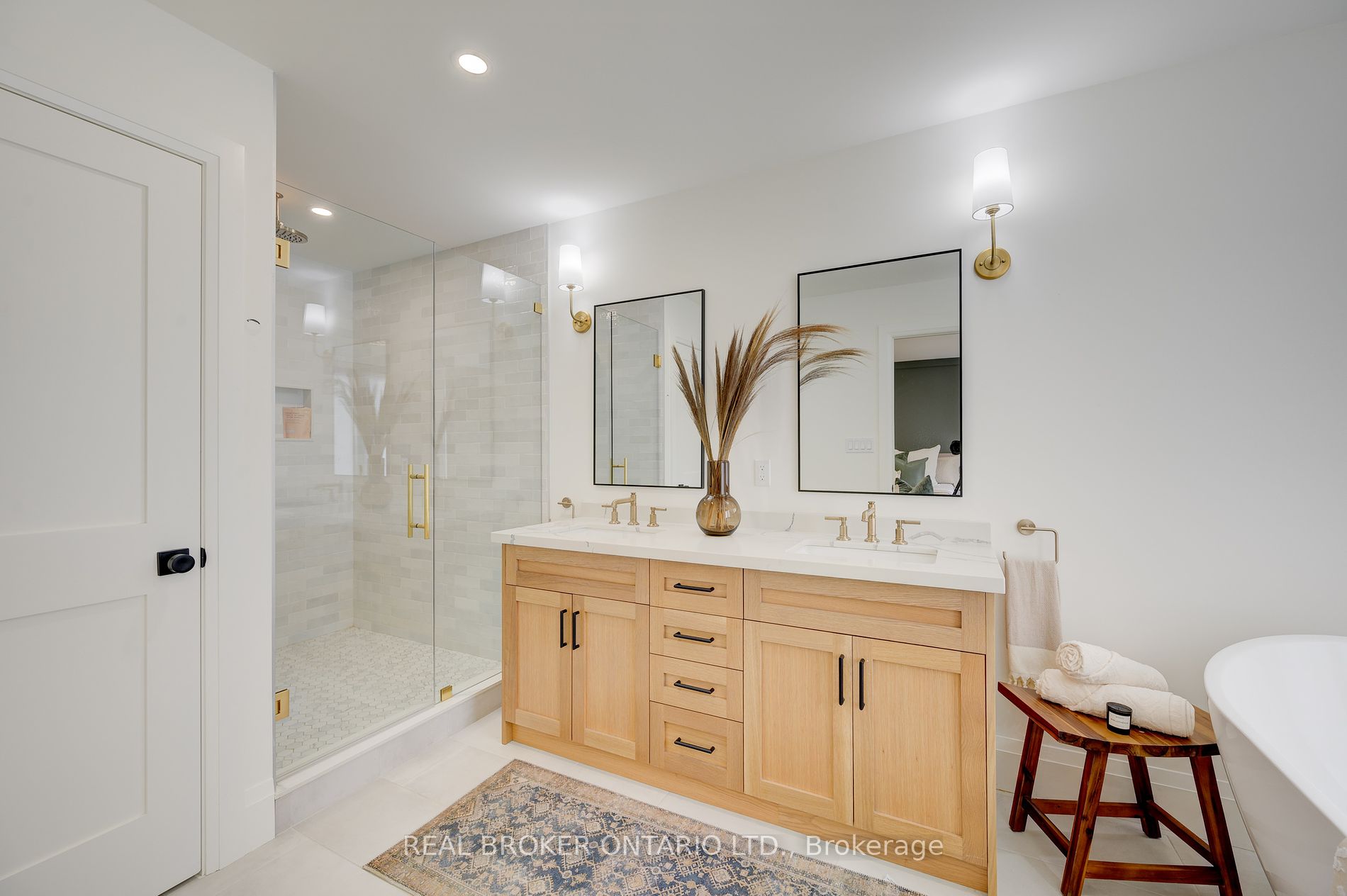 488 Holtby Ave