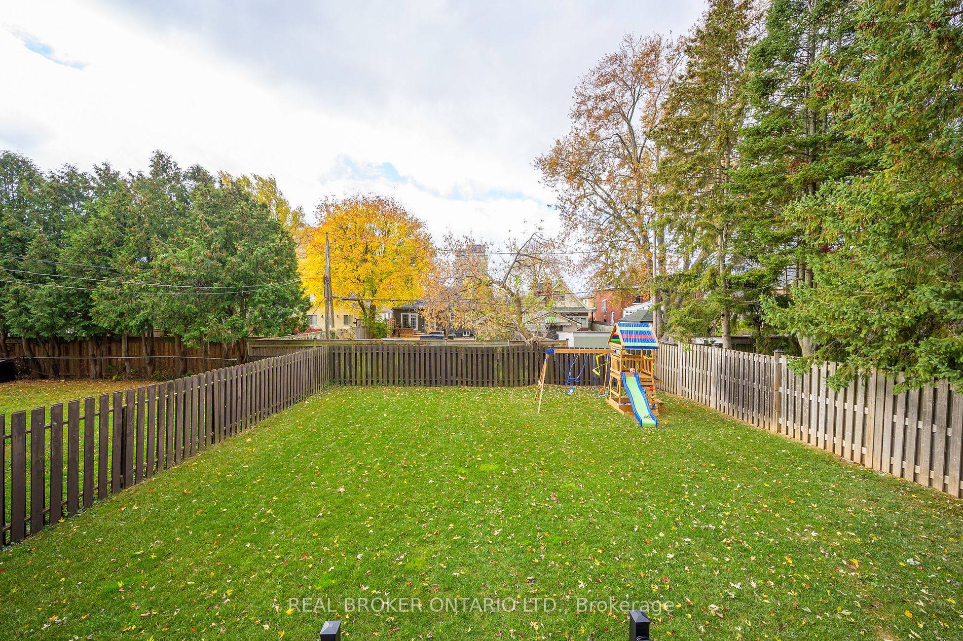 488 Holtby Ave