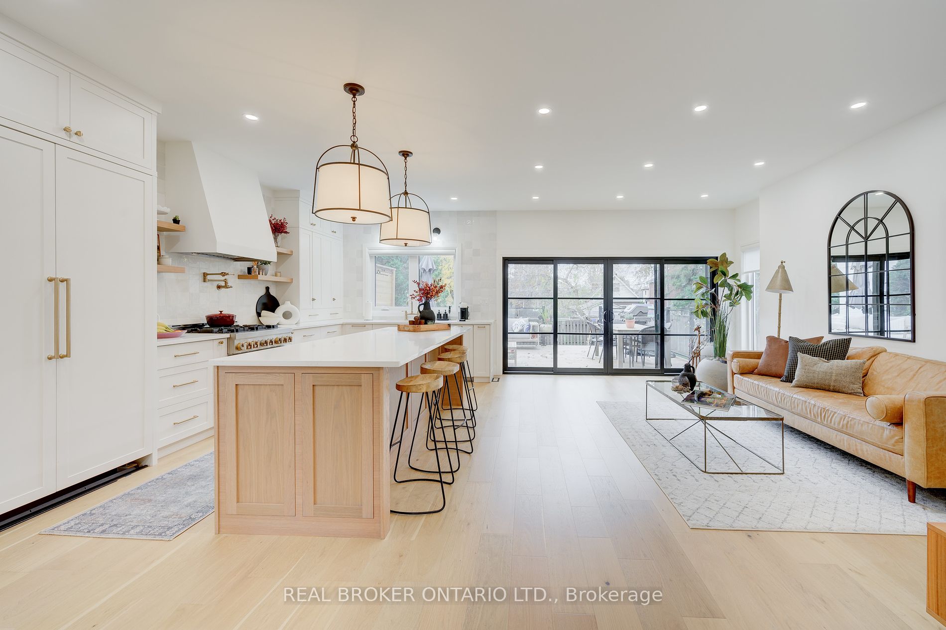 488 Holtby Ave