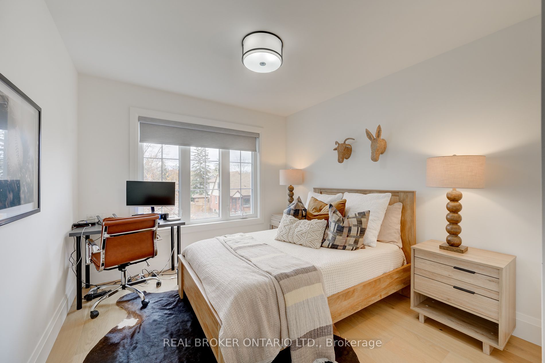 488 Holtby Ave