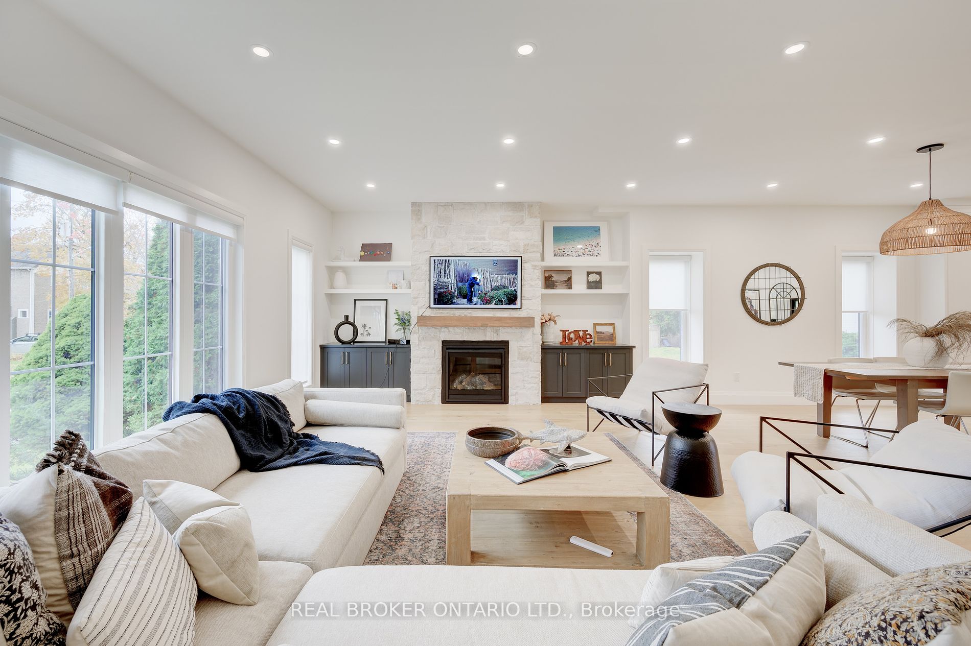 488 Holtby Ave