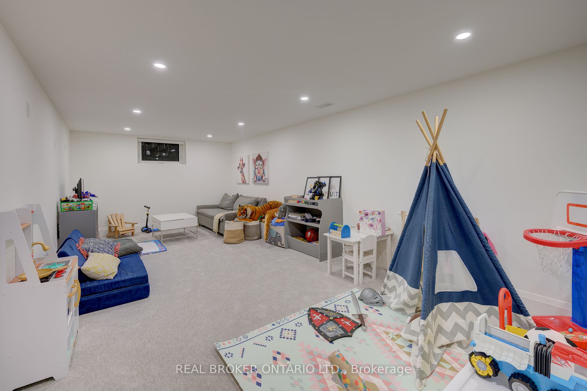 488 Holtby Ave