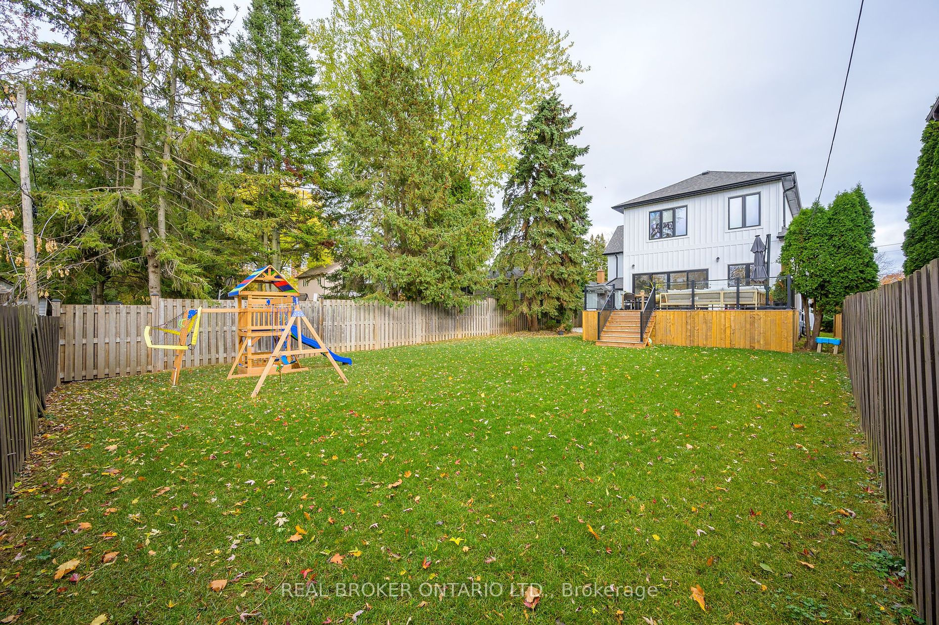 488 Holtby Ave