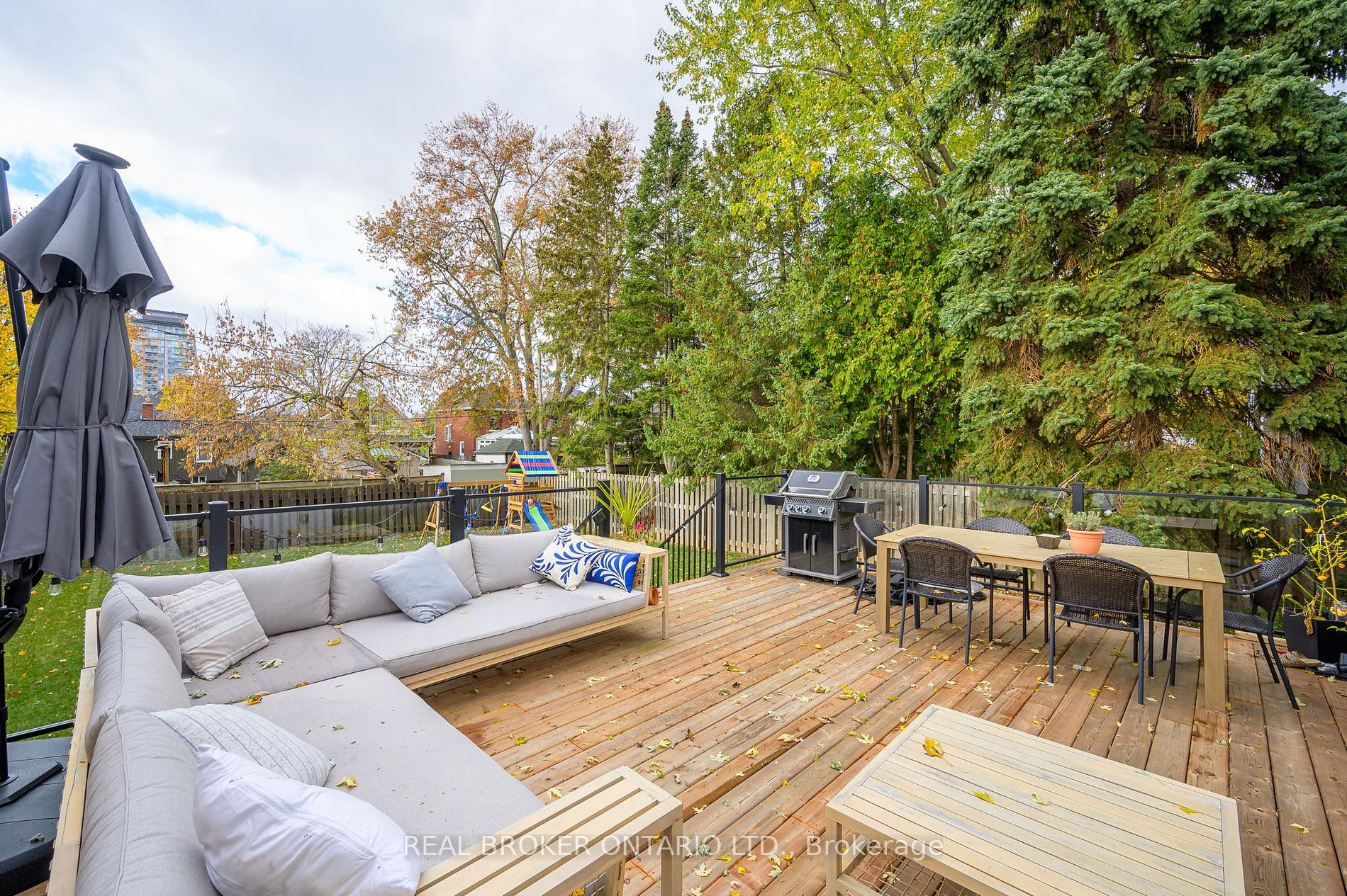 488 Holtby Ave
