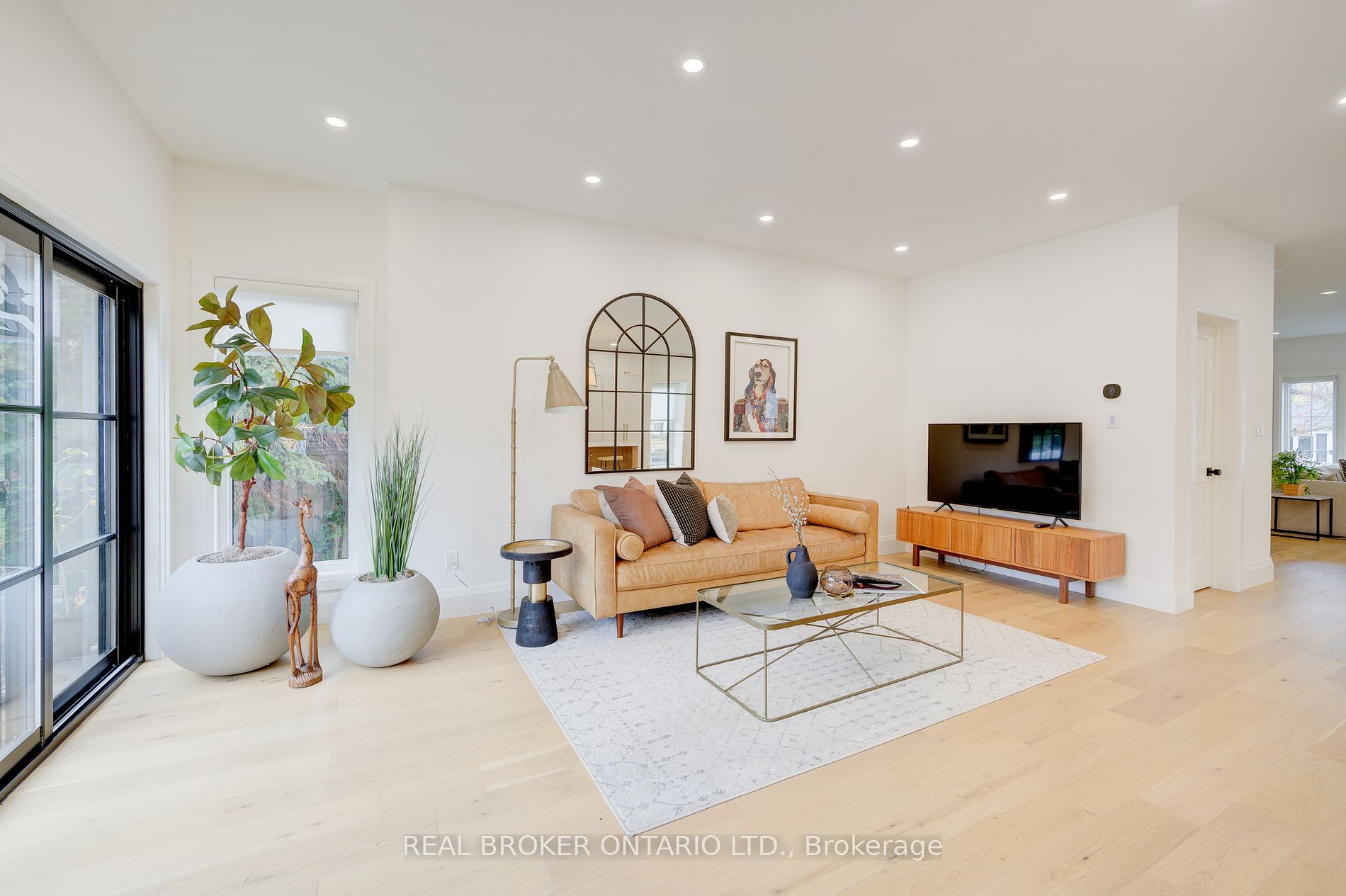 488 Holtby Ave