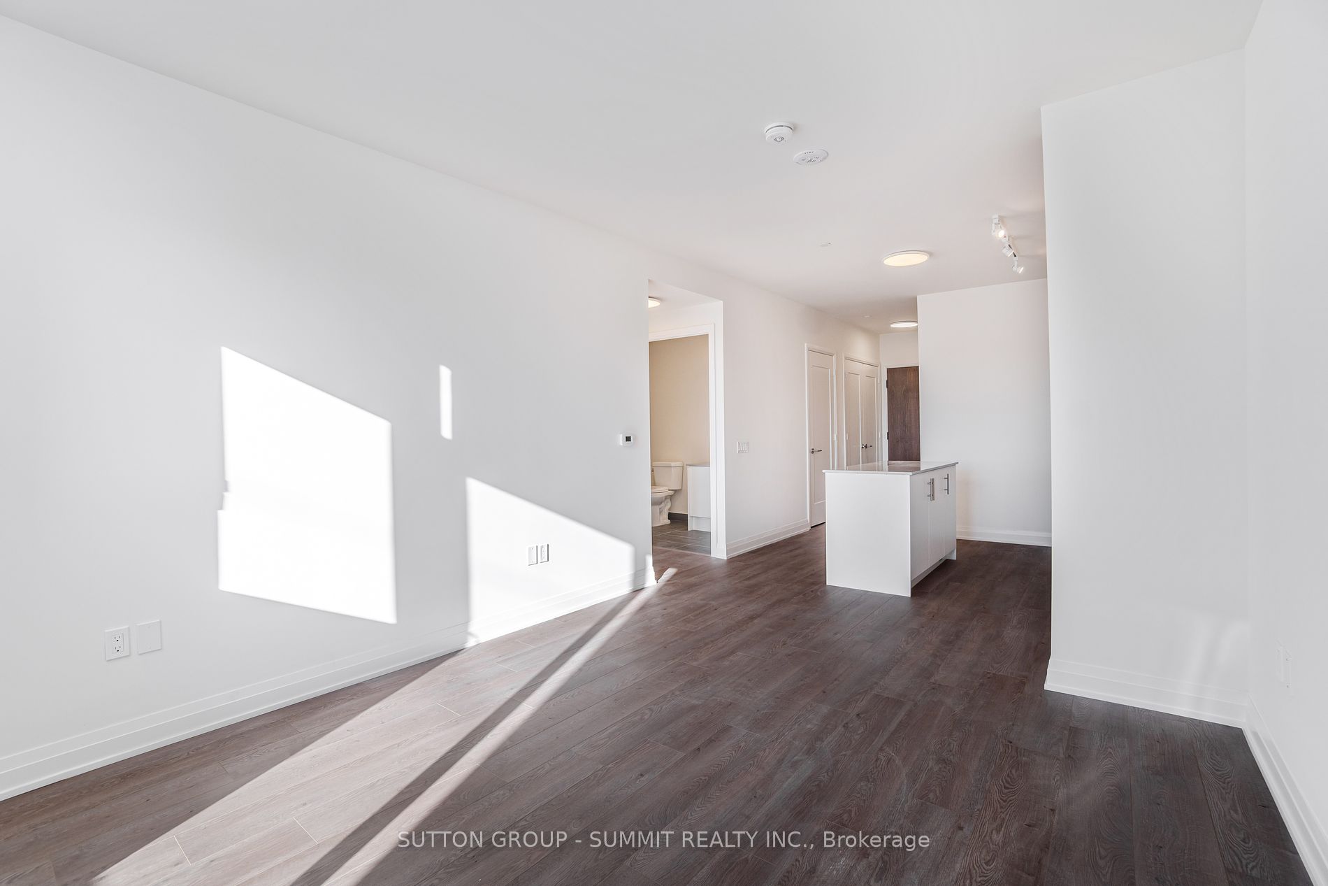 509 Dundas Street W #226