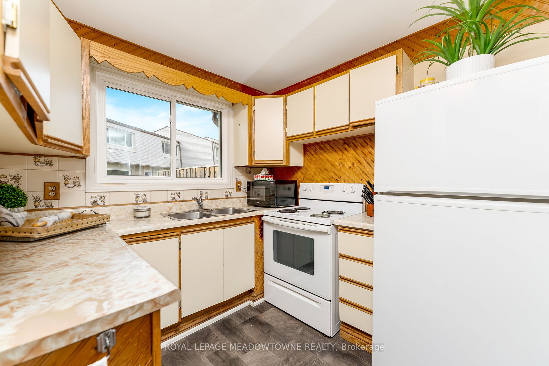 46 Mountainview Rd S, #32