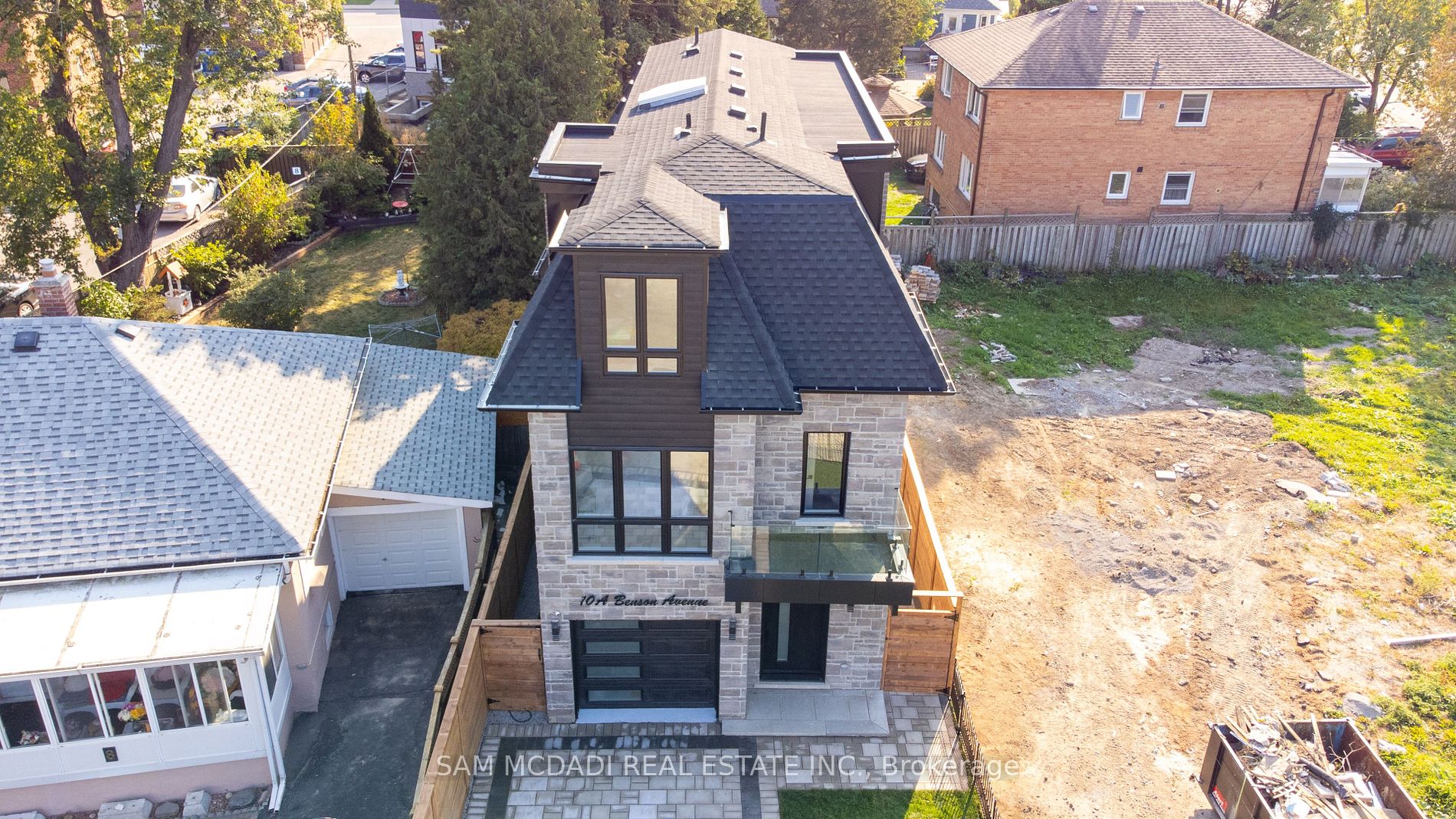 10 Benson Ave W