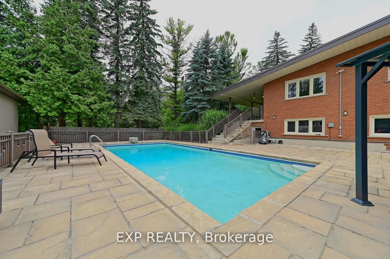 16 Cedar Dr