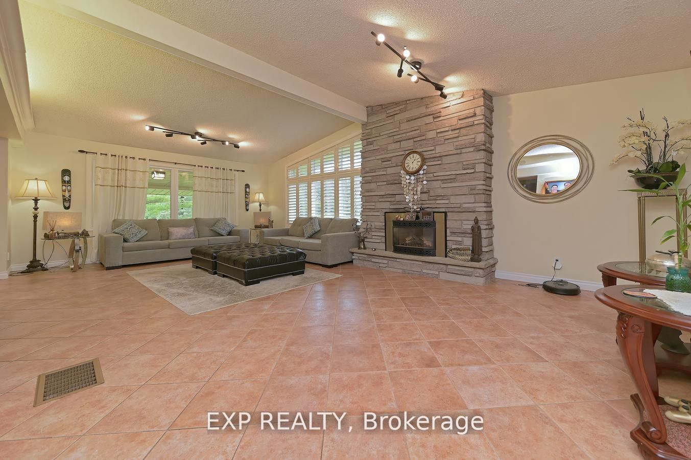 16 Cedar Dr