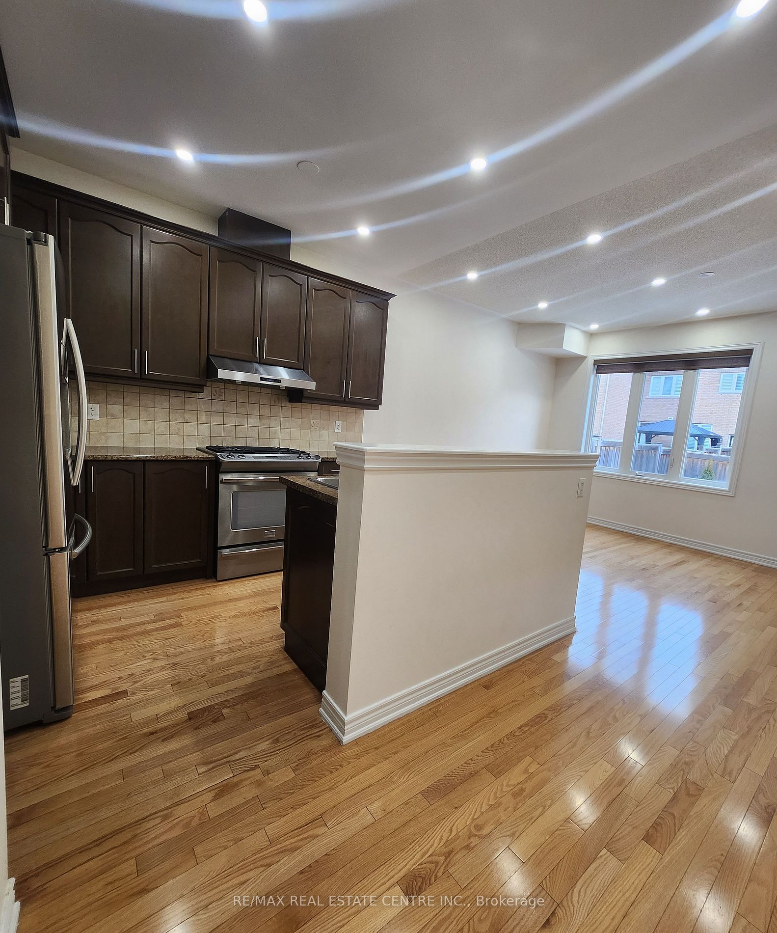 963 Transom Crescent