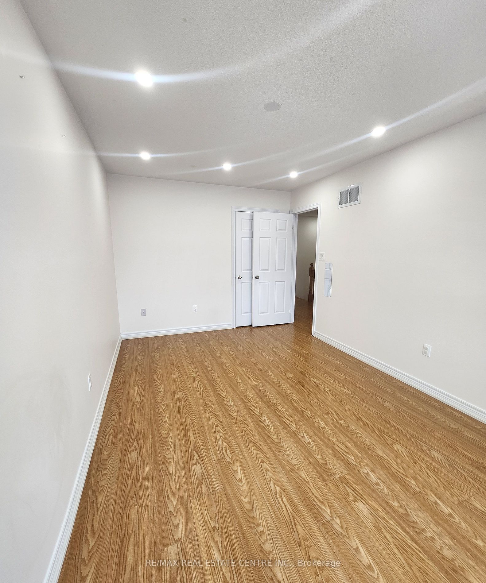 963 Transom Crescent