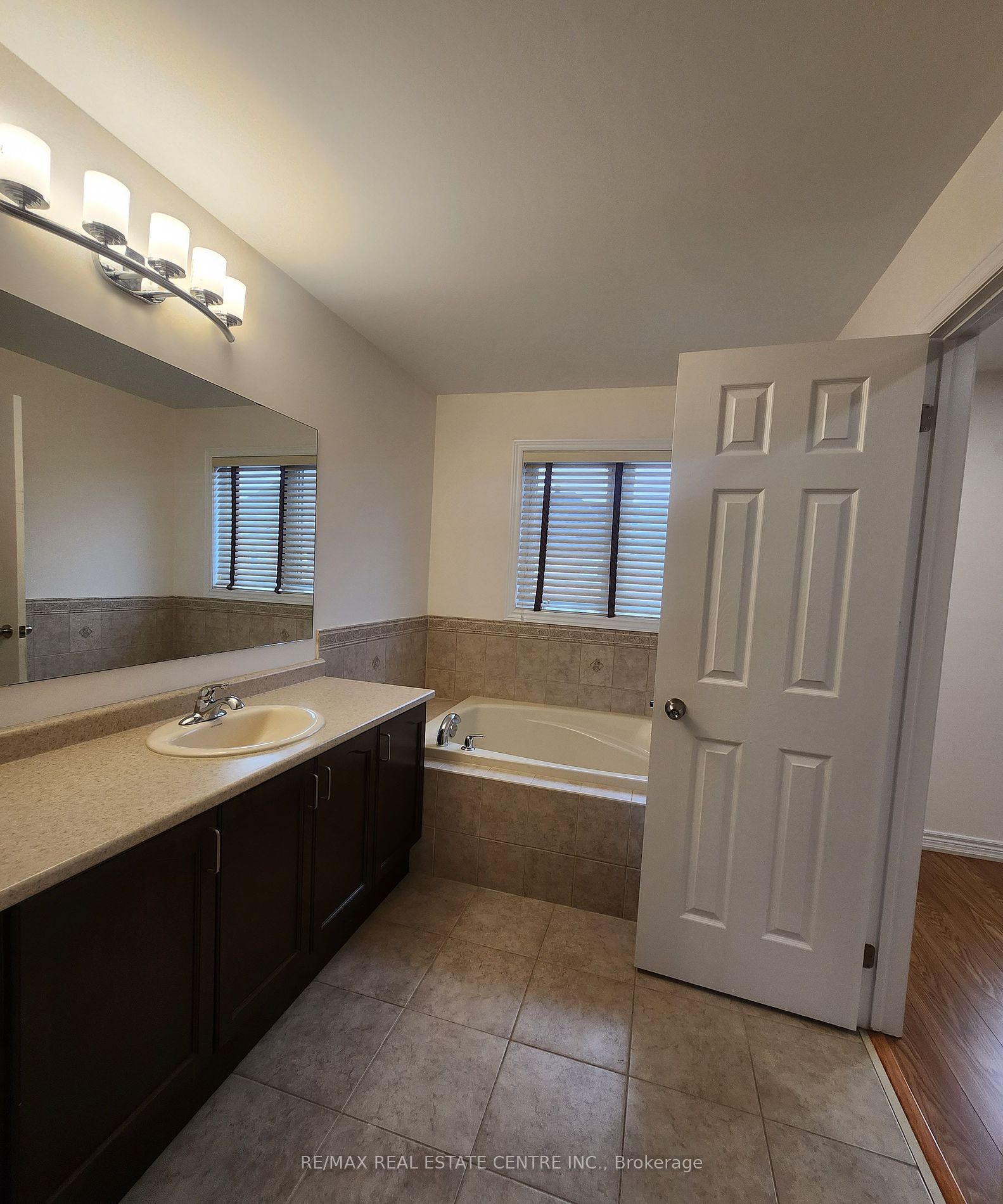 963 Transom Crescent