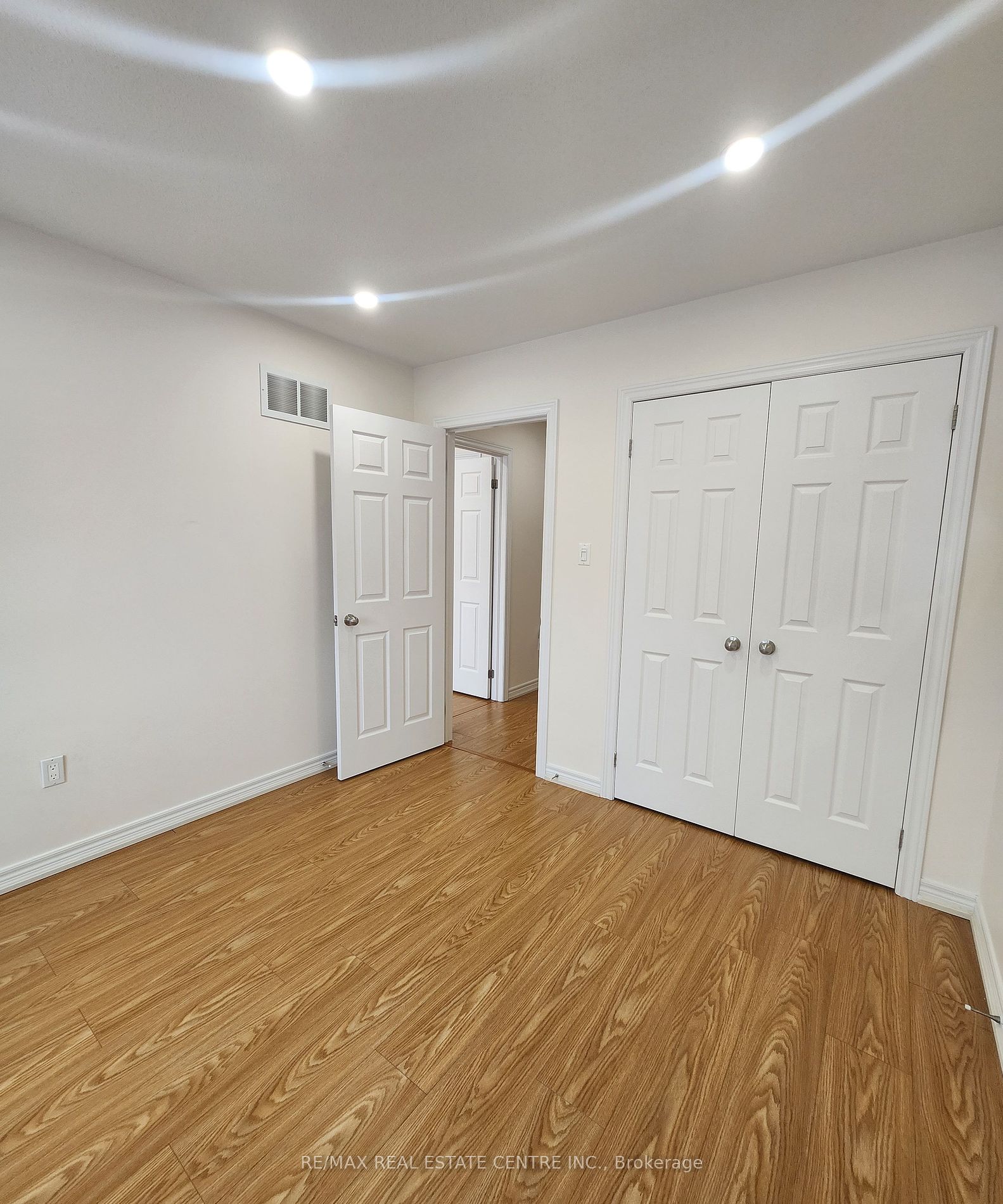 963 Transom Crescent