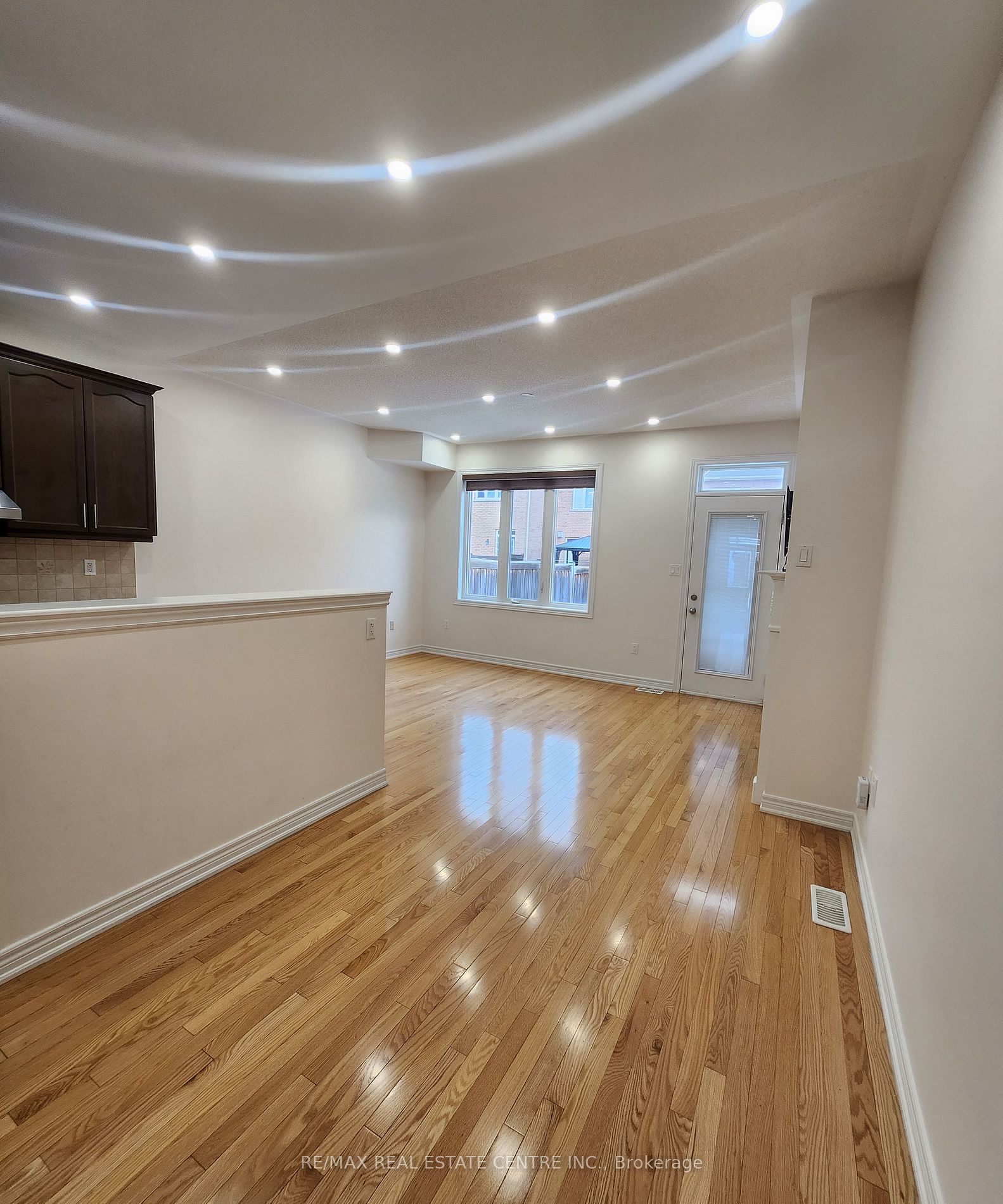 963 Transom Crescent