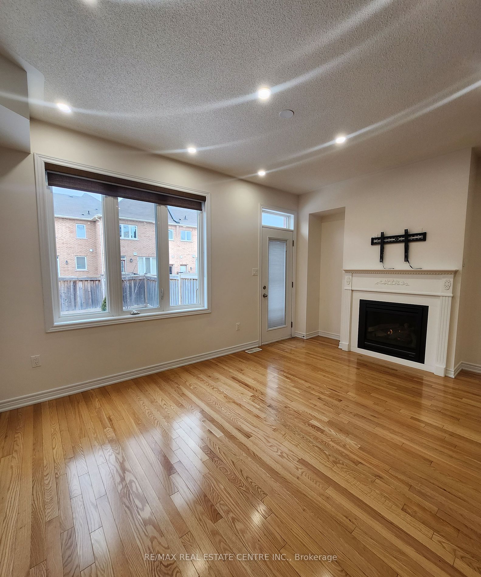963 Transom Crescent