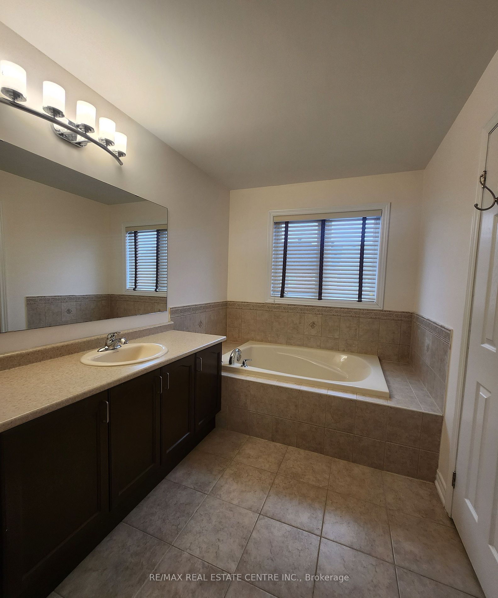 963 Transom Crescent