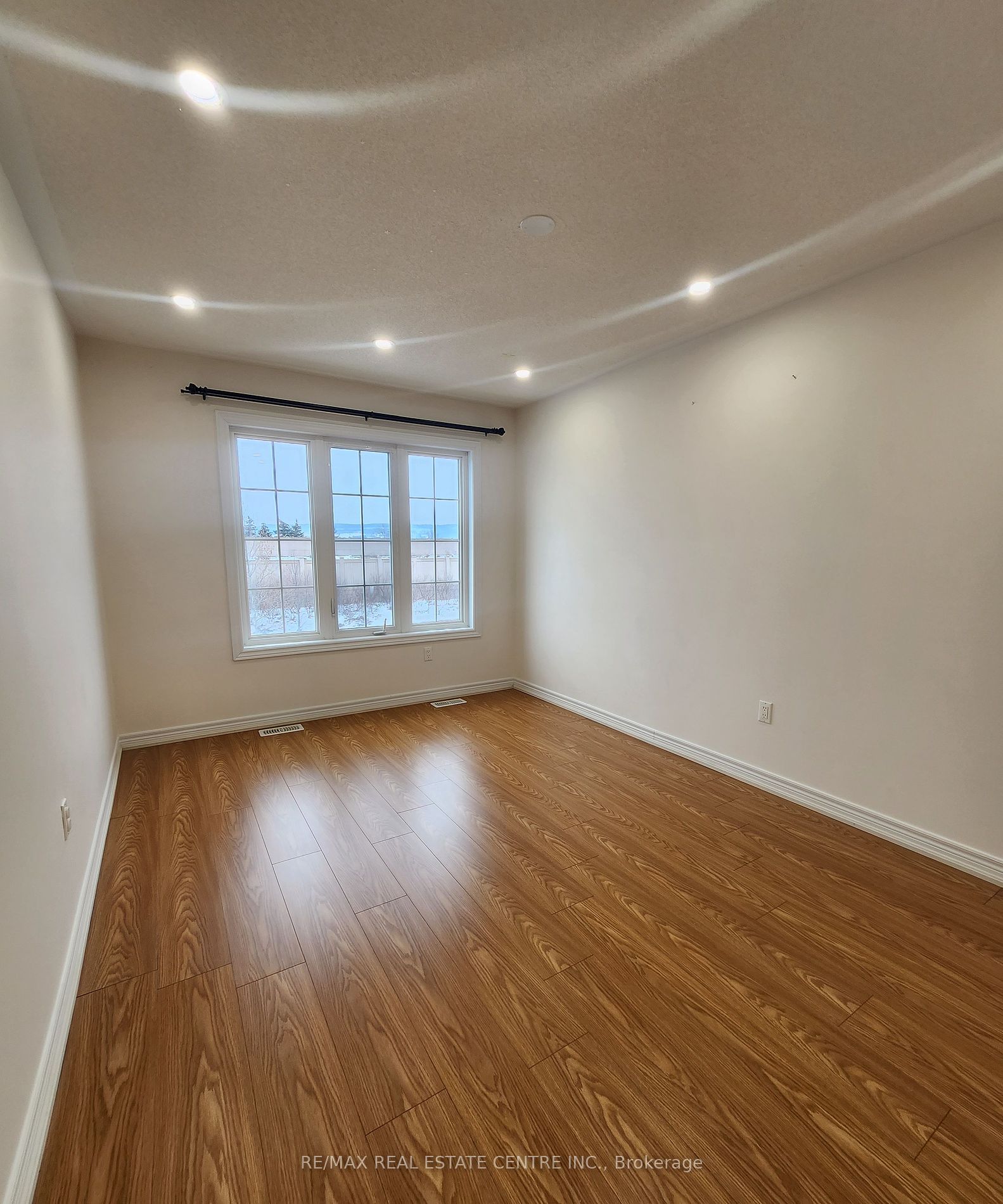 963 Transom Crescent