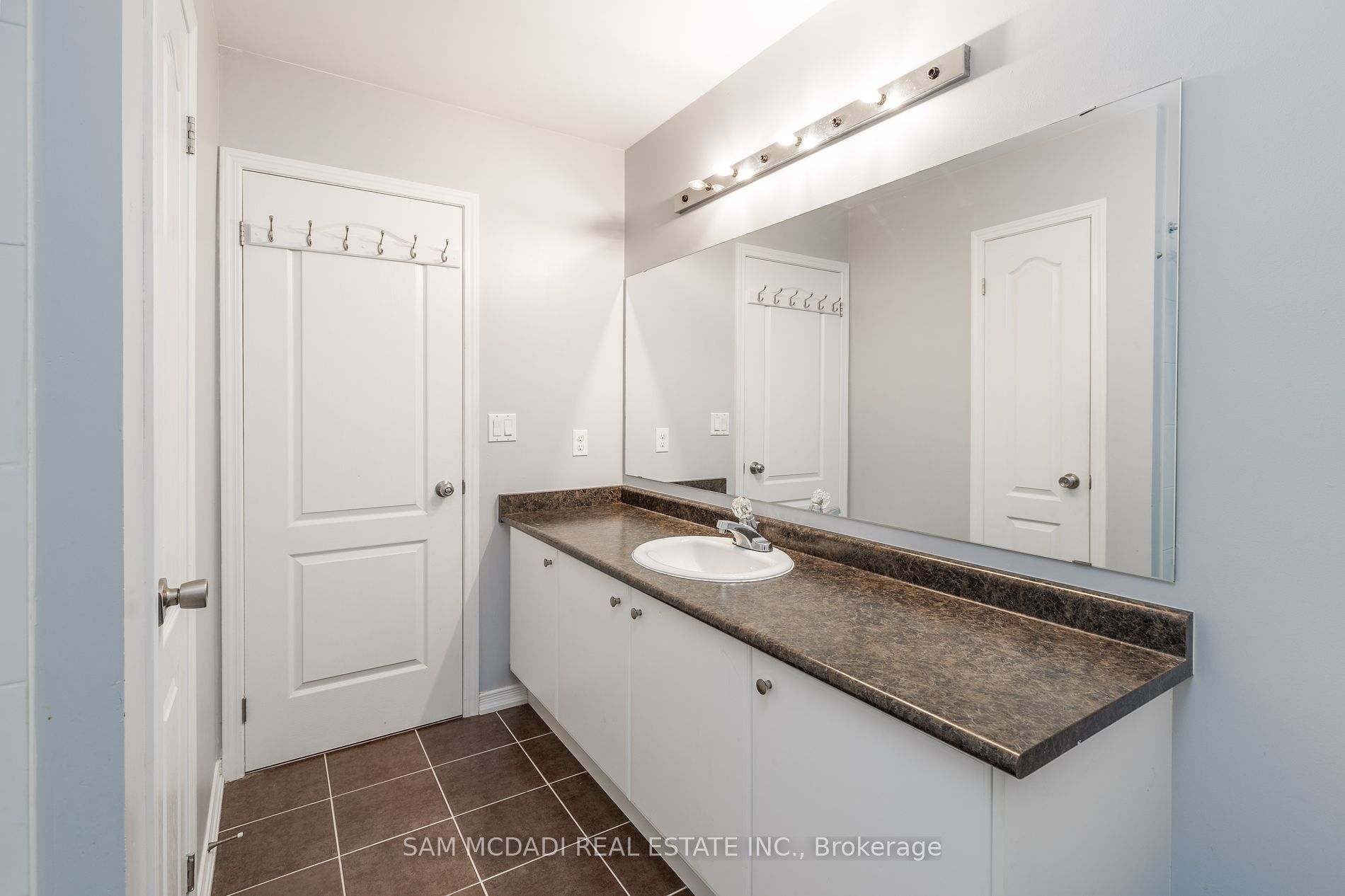 651 Farmstead Dr, #53