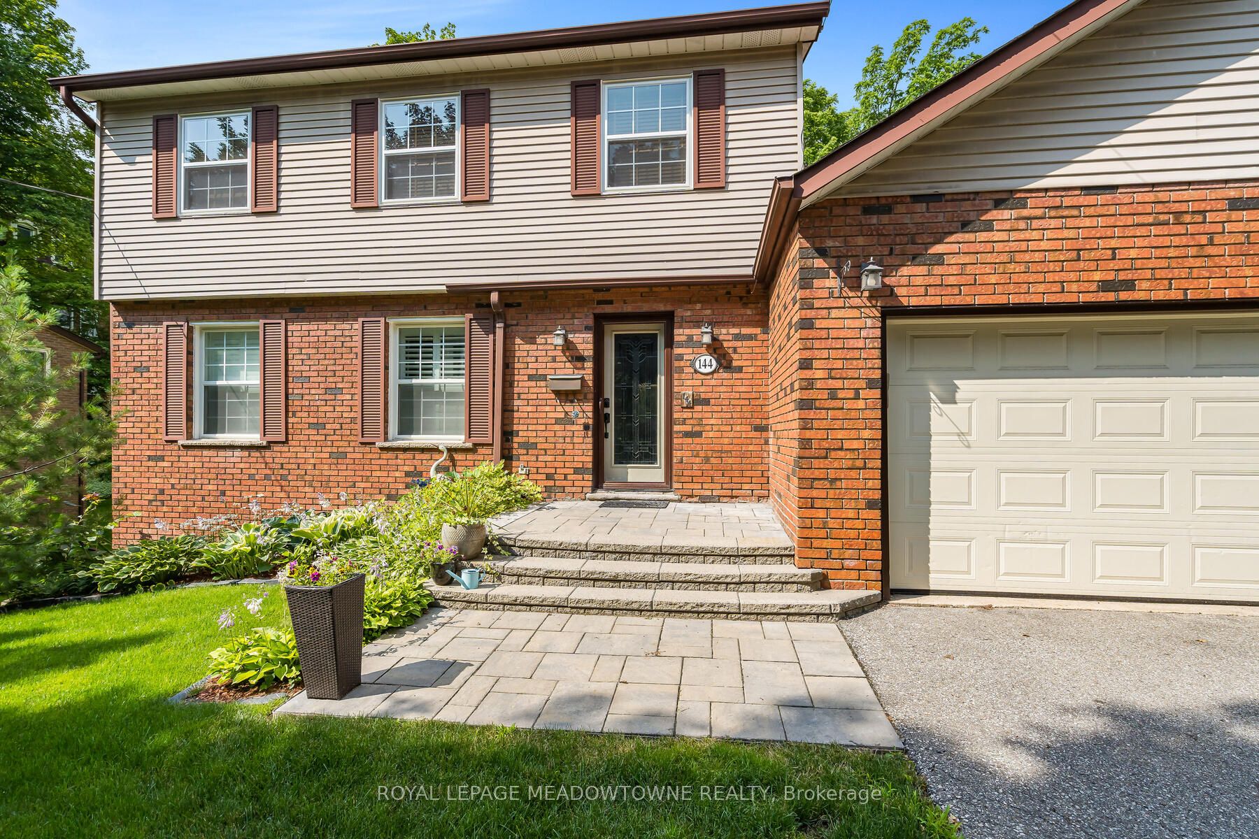 144 Main St S