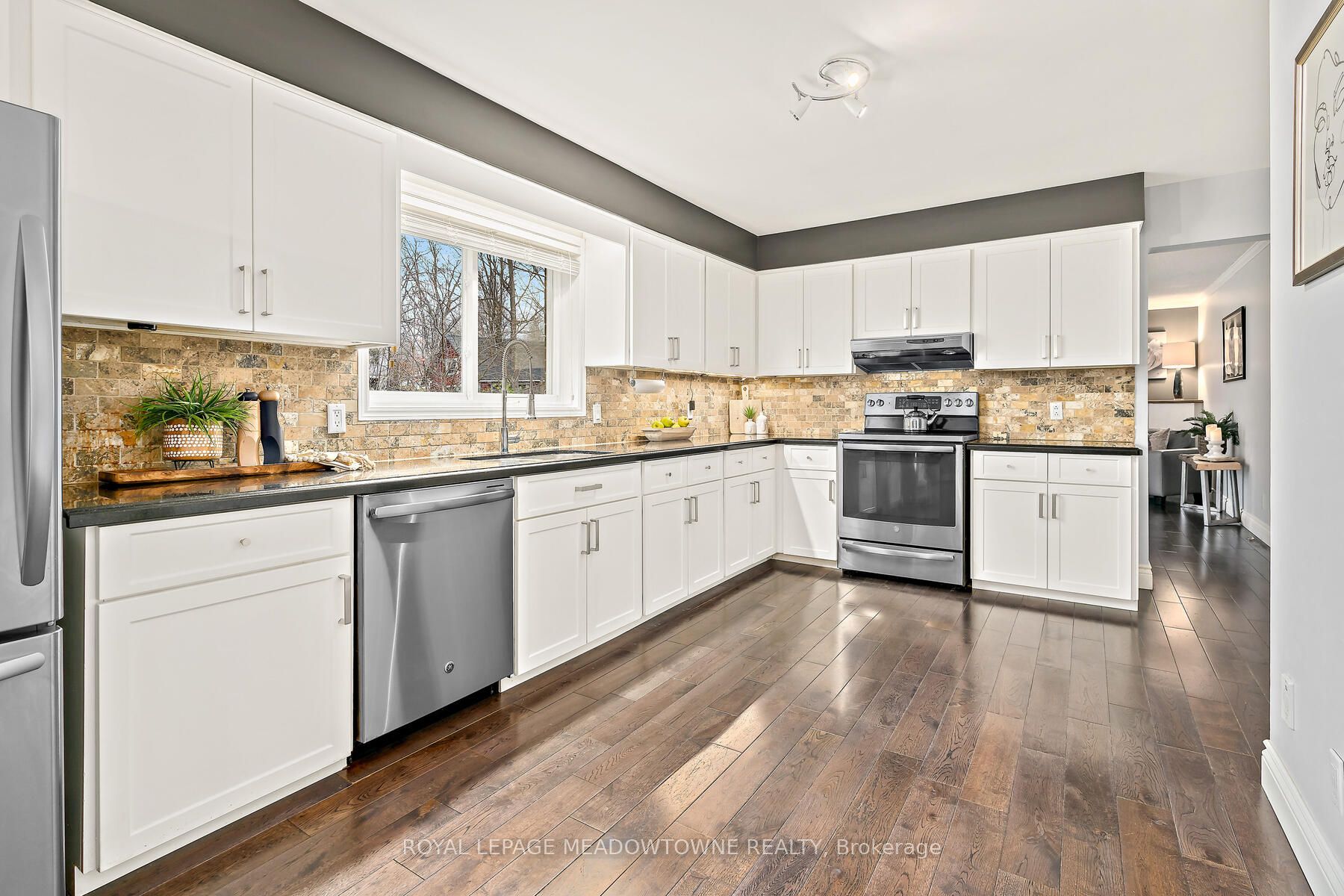 144 Main St S