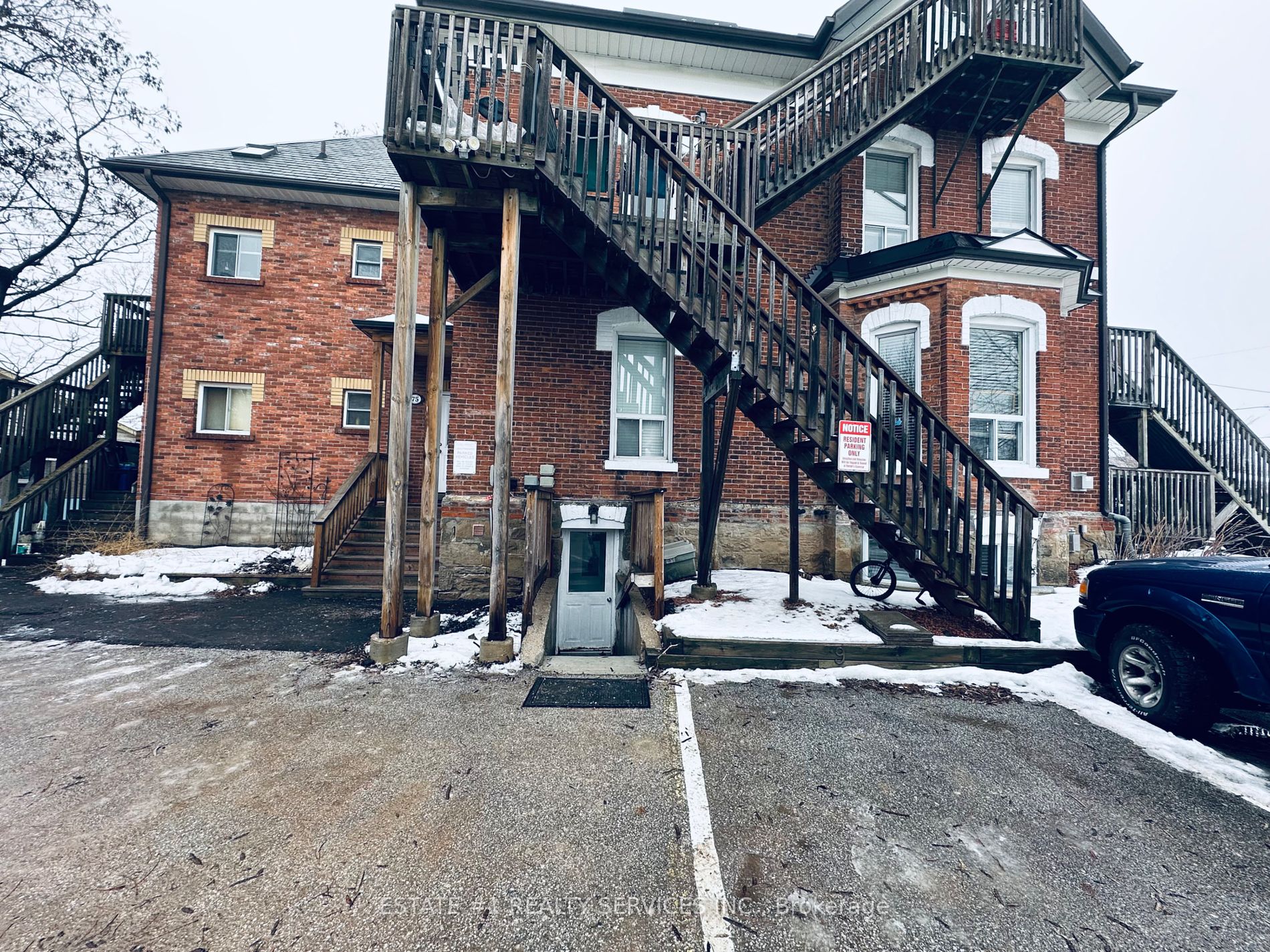 75 Mcintyre Cres, #9