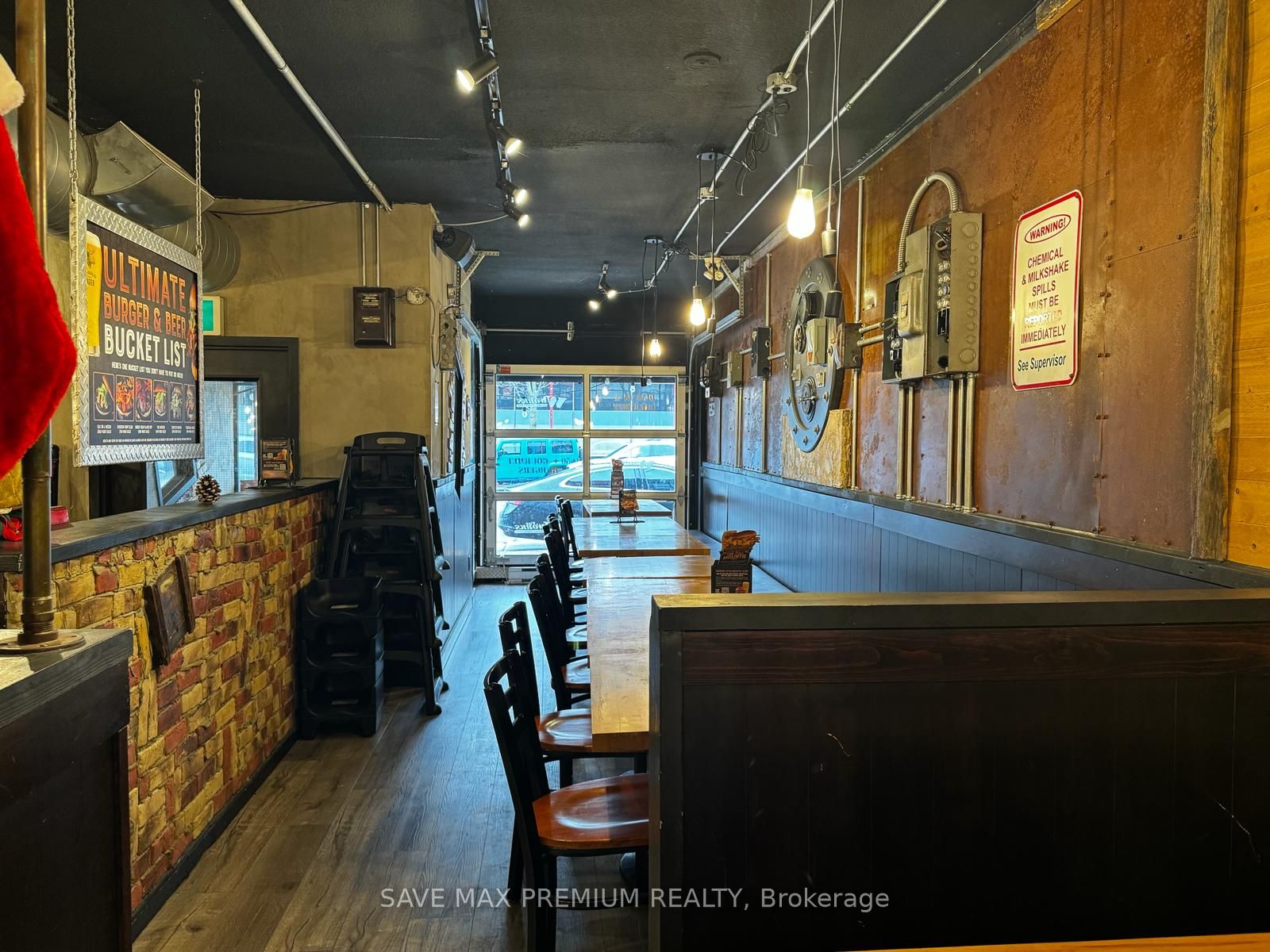 104 Lakeshore Rd E