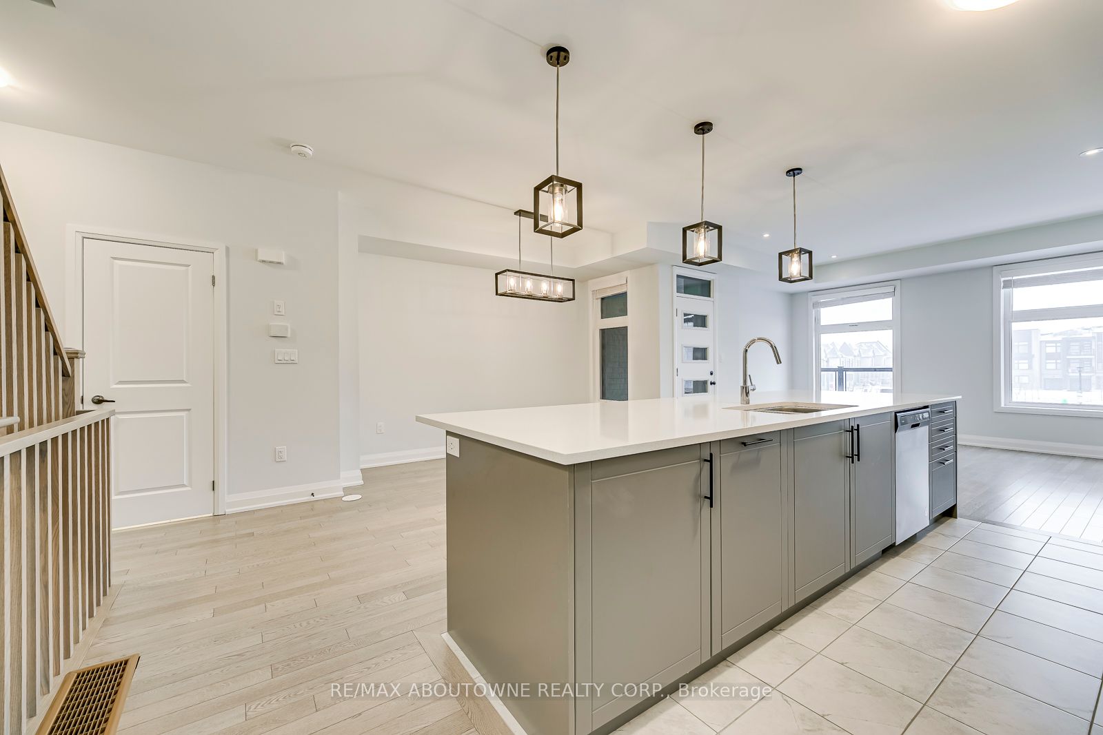 2542 Littlefield Crescent
