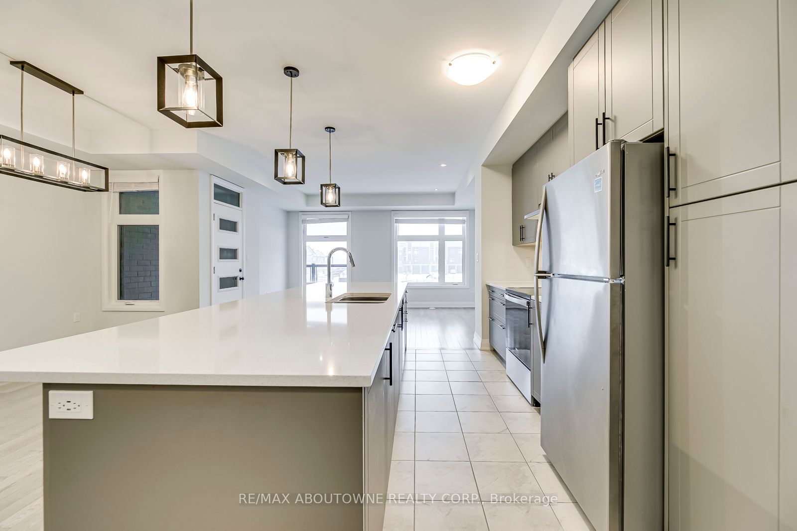 2542 Littlefield Crescent