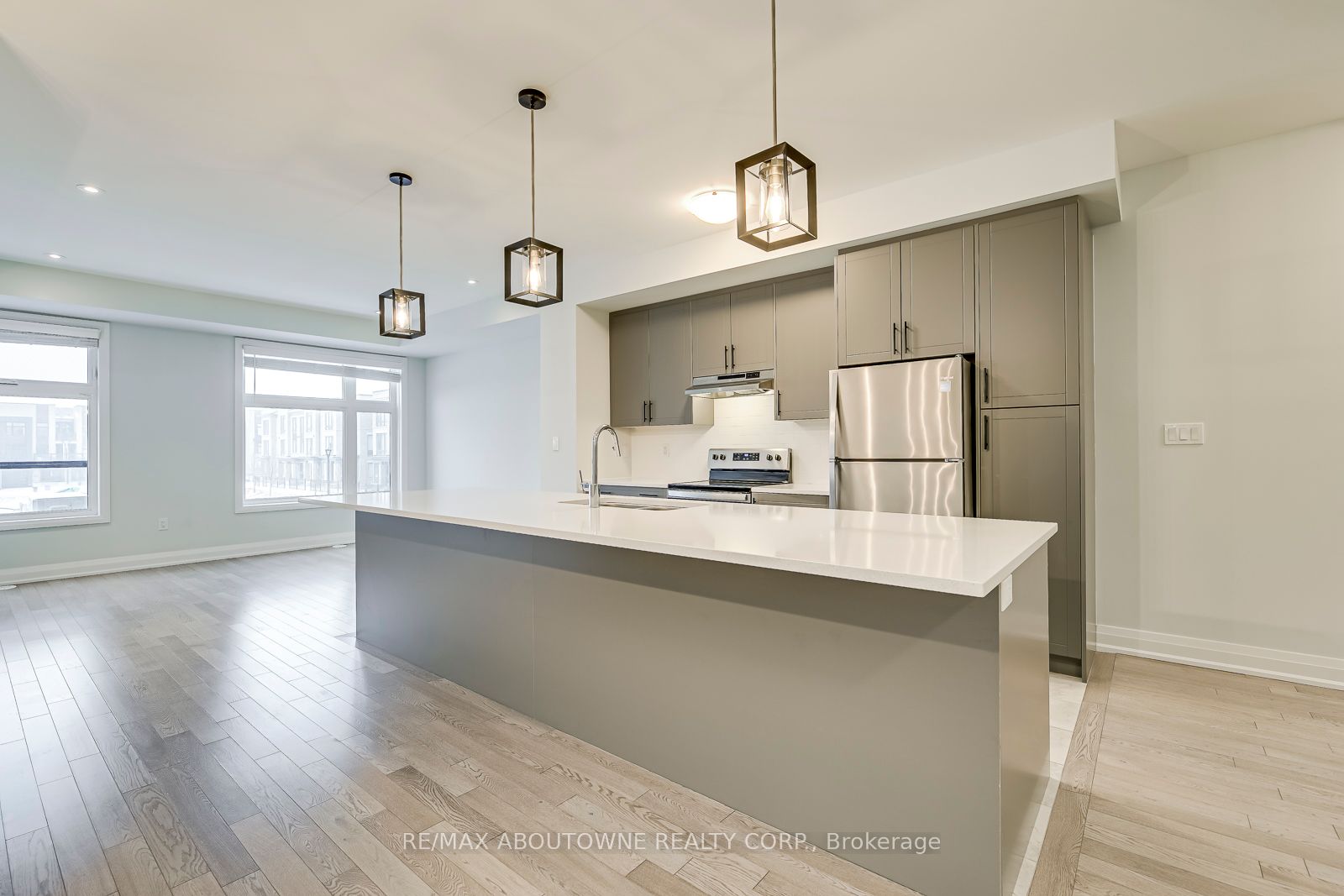 2542 Littlefield Crescent