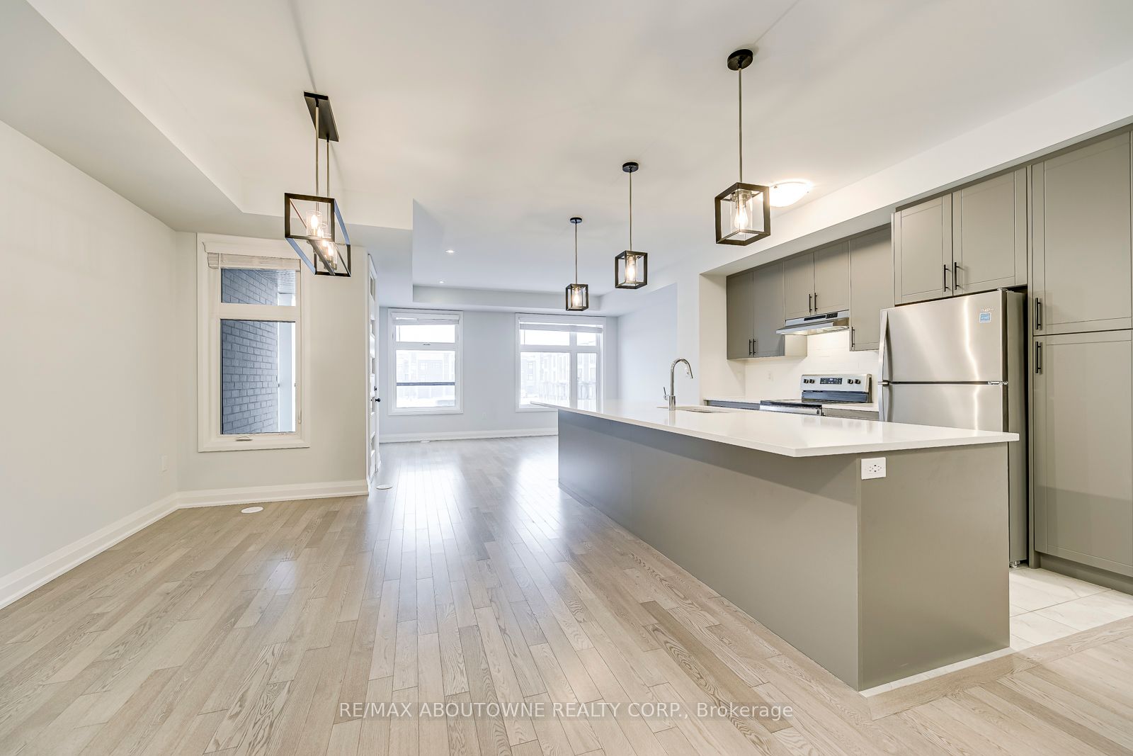 2542 Littlefield Crescent