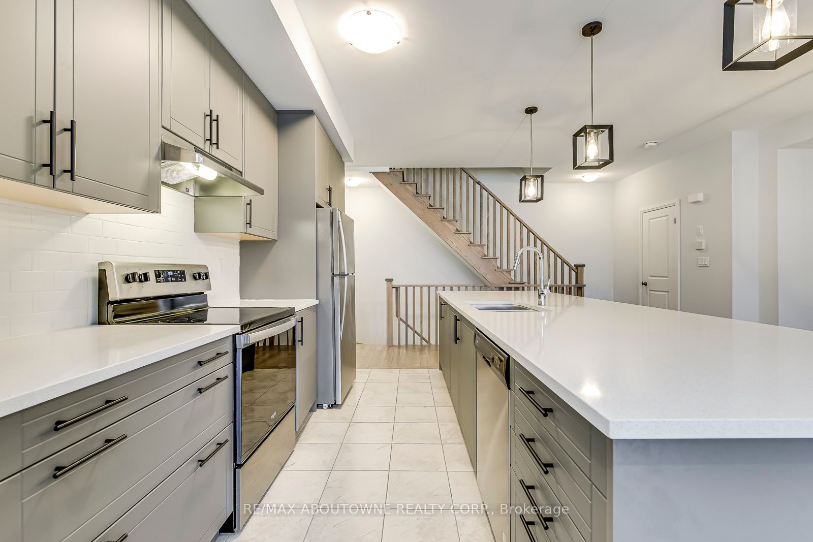 2542 Littlefield Crescent