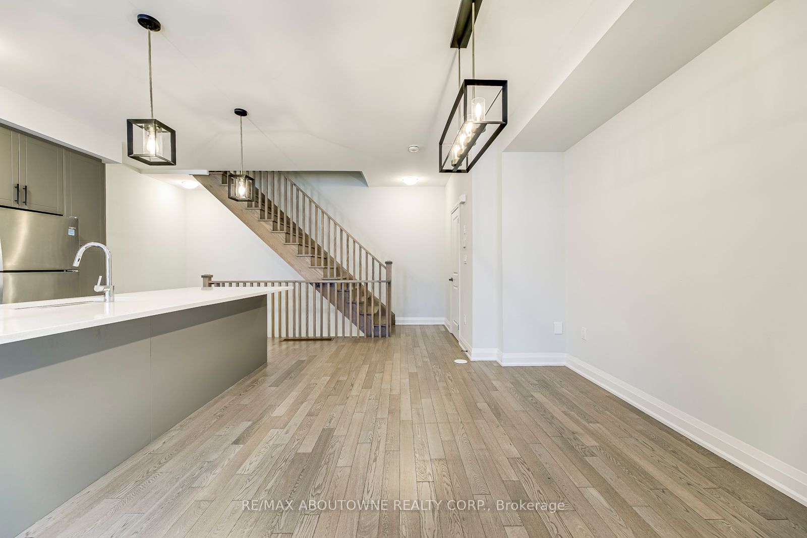 2542 Littlefield Crescent