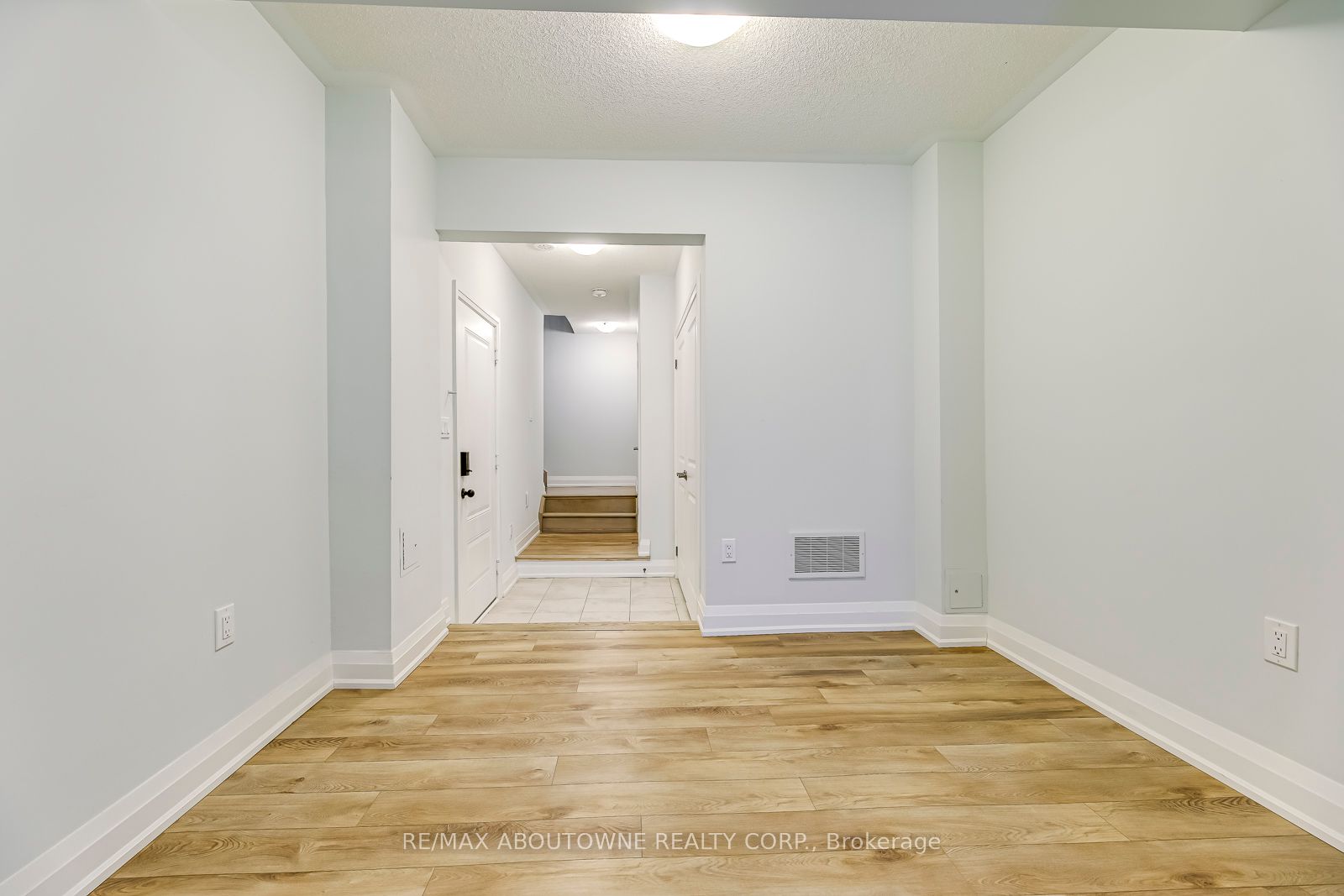 2542 Littlefield Crescent